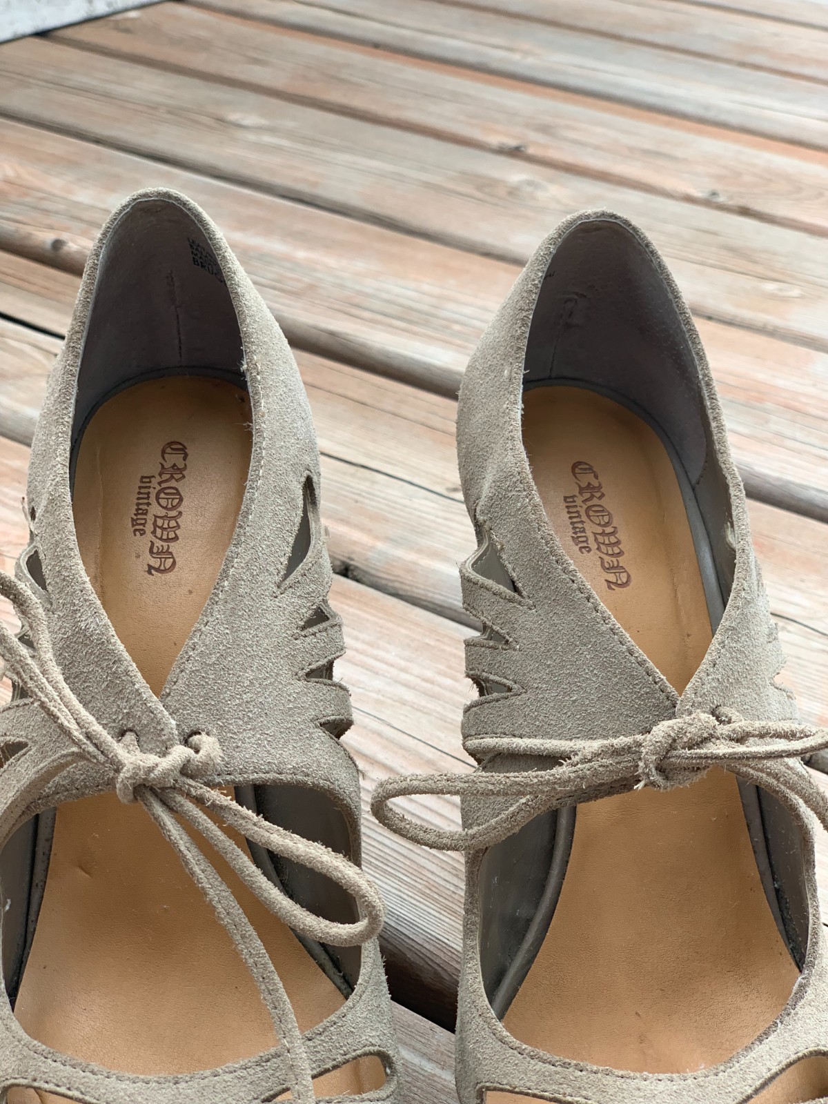 Crown Vintage Mary Jane Pumps Shoes 8.5 Tan Suede Bruges Lace Up Cut Outs Boho