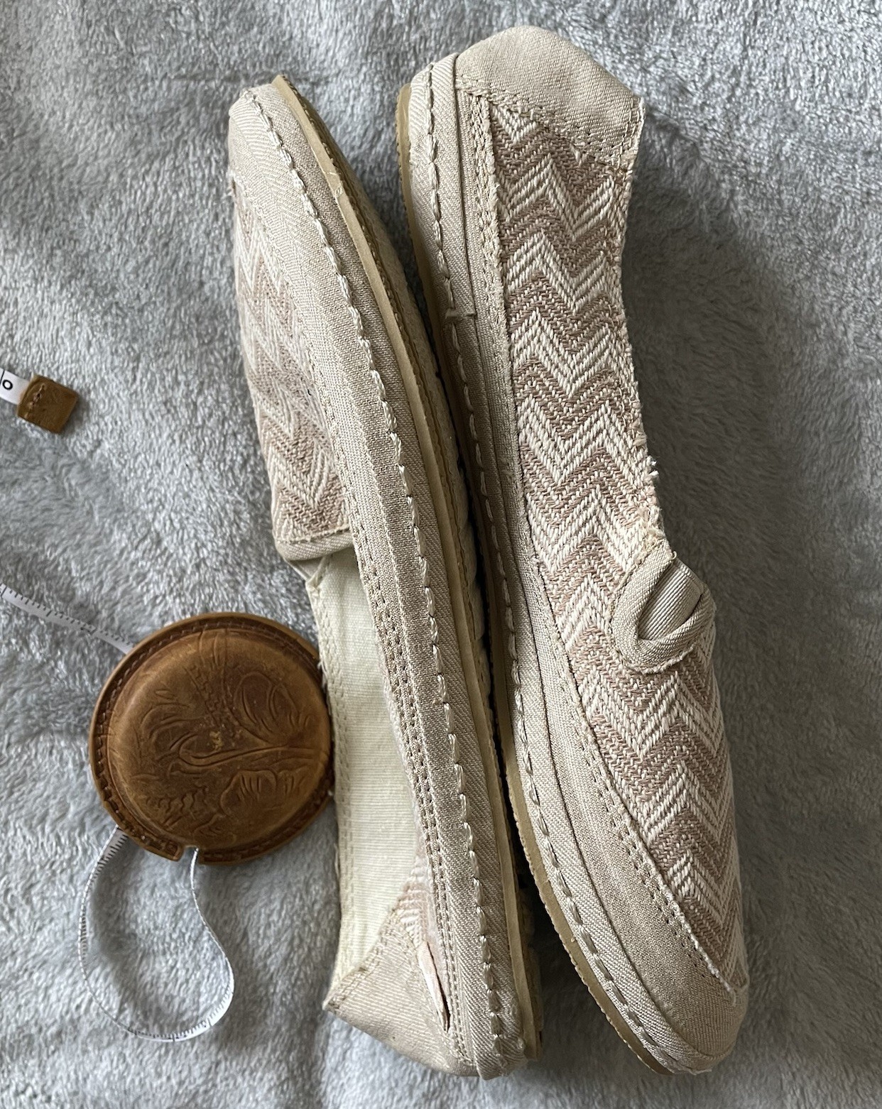 Rocket Dog Women’s Size 5 Chevron Canvas Slip On Sneakers Beige Casual Shoes