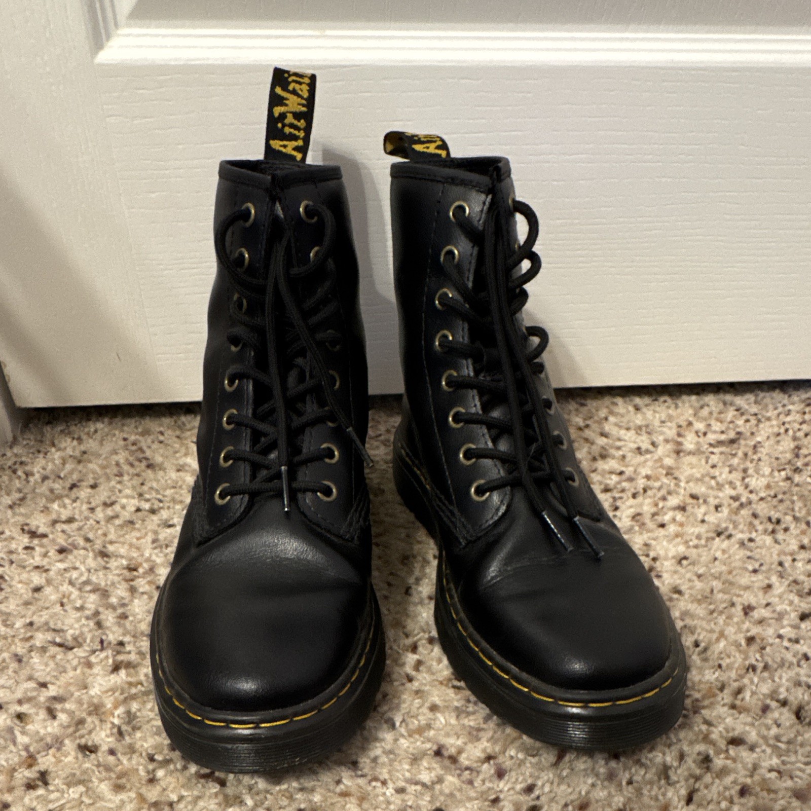 Dr. Martens Zavala AW004 Black Leather Lace-Up Boots Women’s 8 Men’s 7 EU39