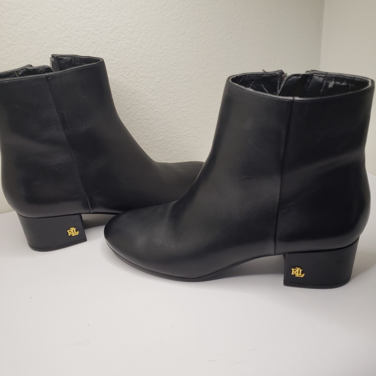 Lauren Ralph Lauren Women 7.5B Boots Ankle Bootie Black Leather Pull On Side Zip
