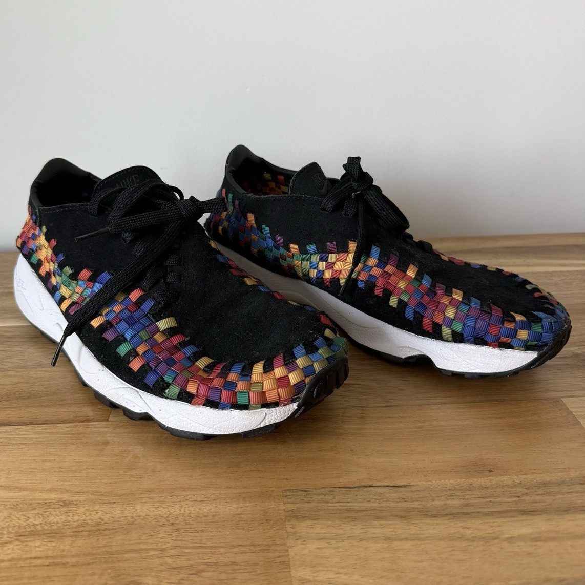 Nike Air Woven Multicolor Black Low Top Lace-Up Athletic Sneaker