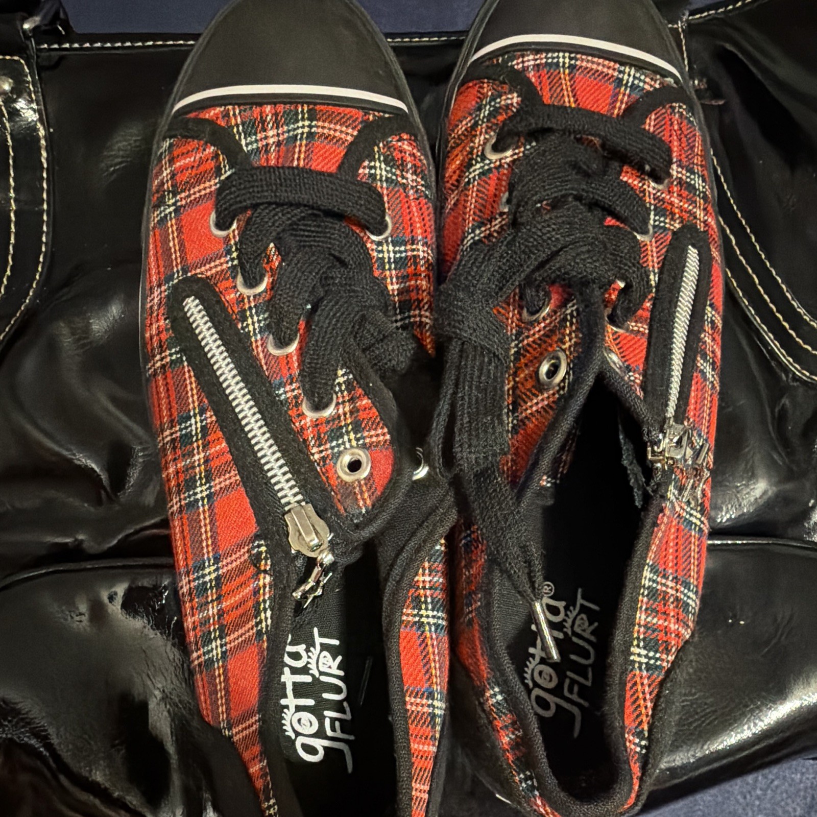 gotta FLURT Women’s Red/Black Plaid Canvas Low Top Lace-Up Zipper Sneakers