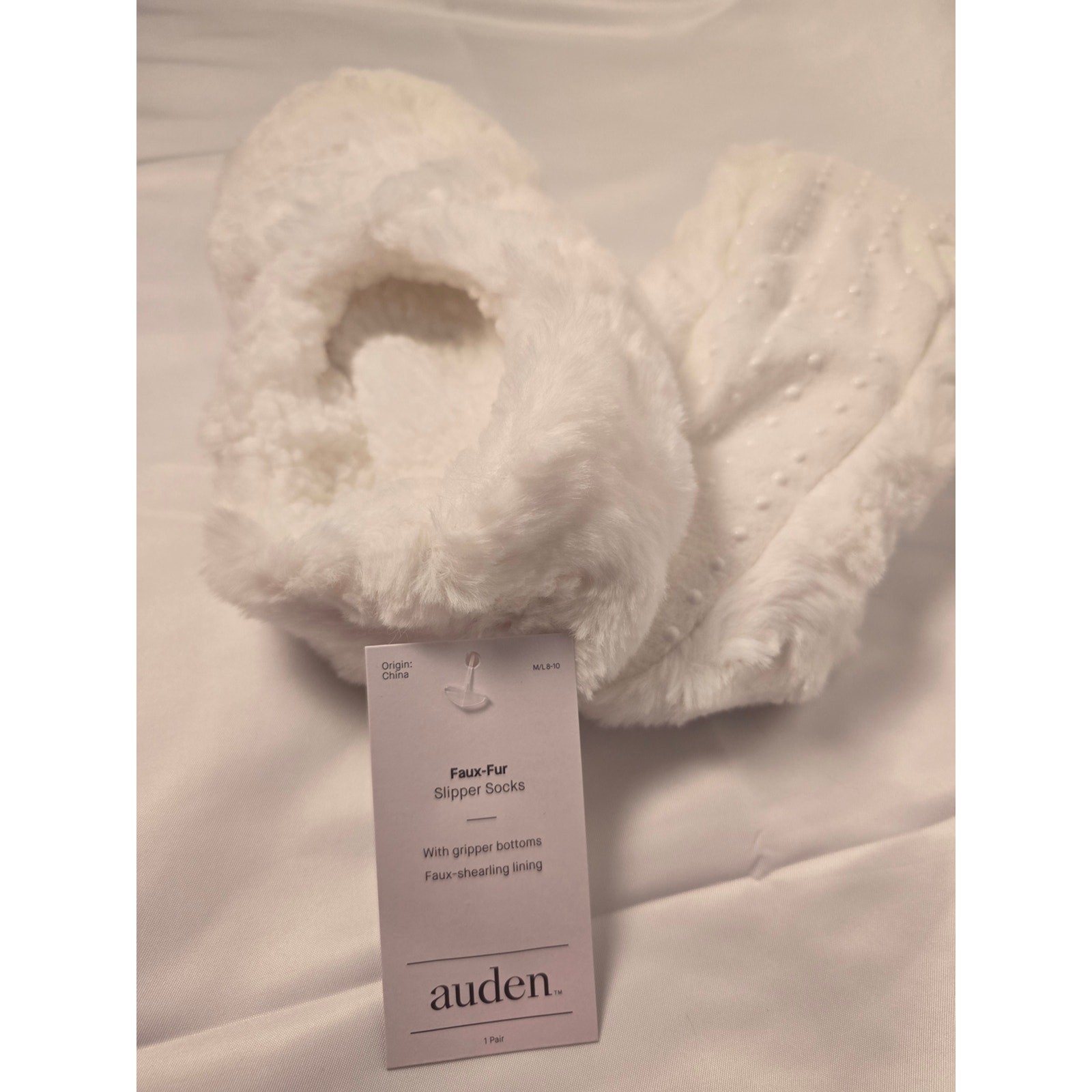 Auden Faux Fur Cozy Slippers – White Size M/L (8-10)
