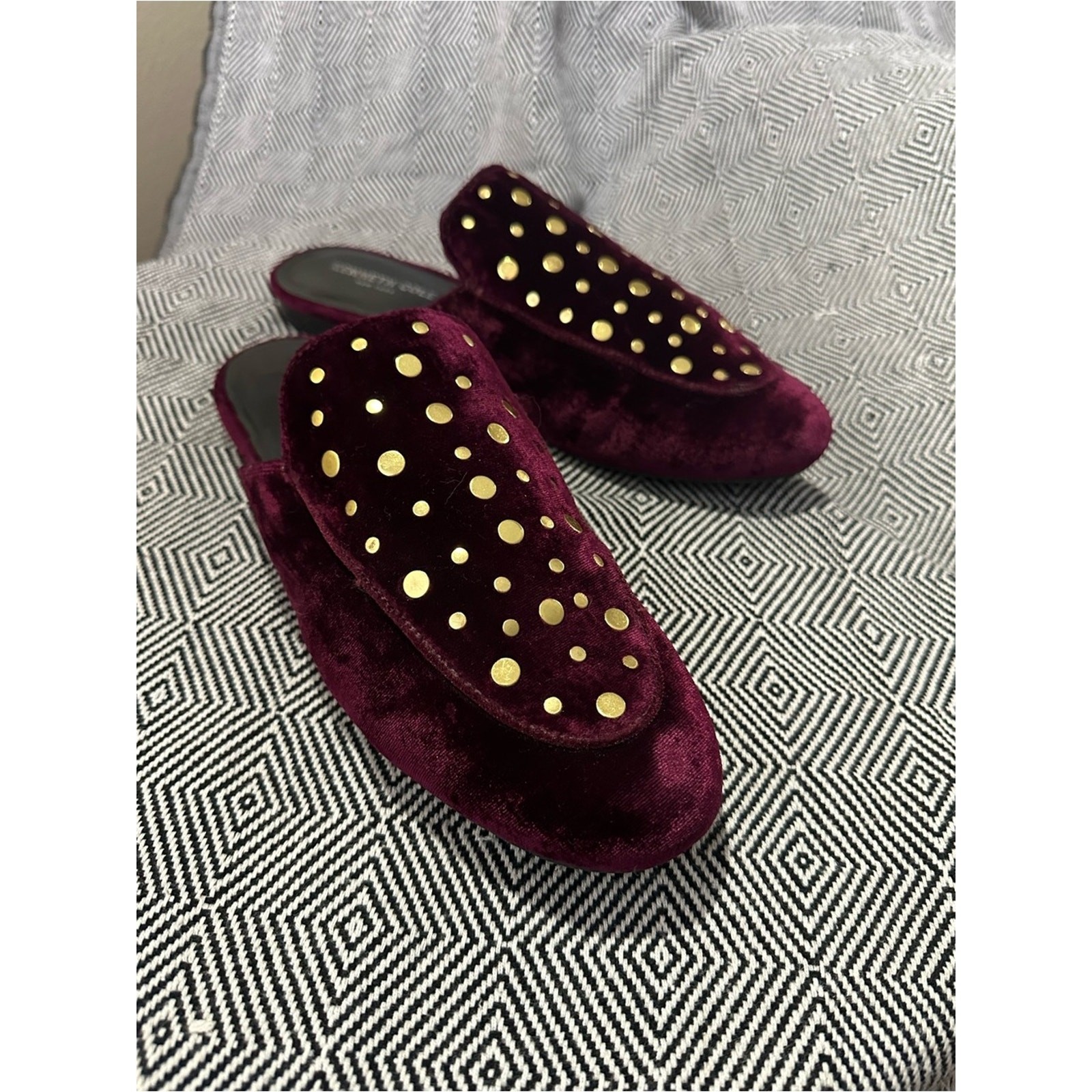 Kenneth Cole New York Burgundy Velvet Studded Mule Slides Sz 10