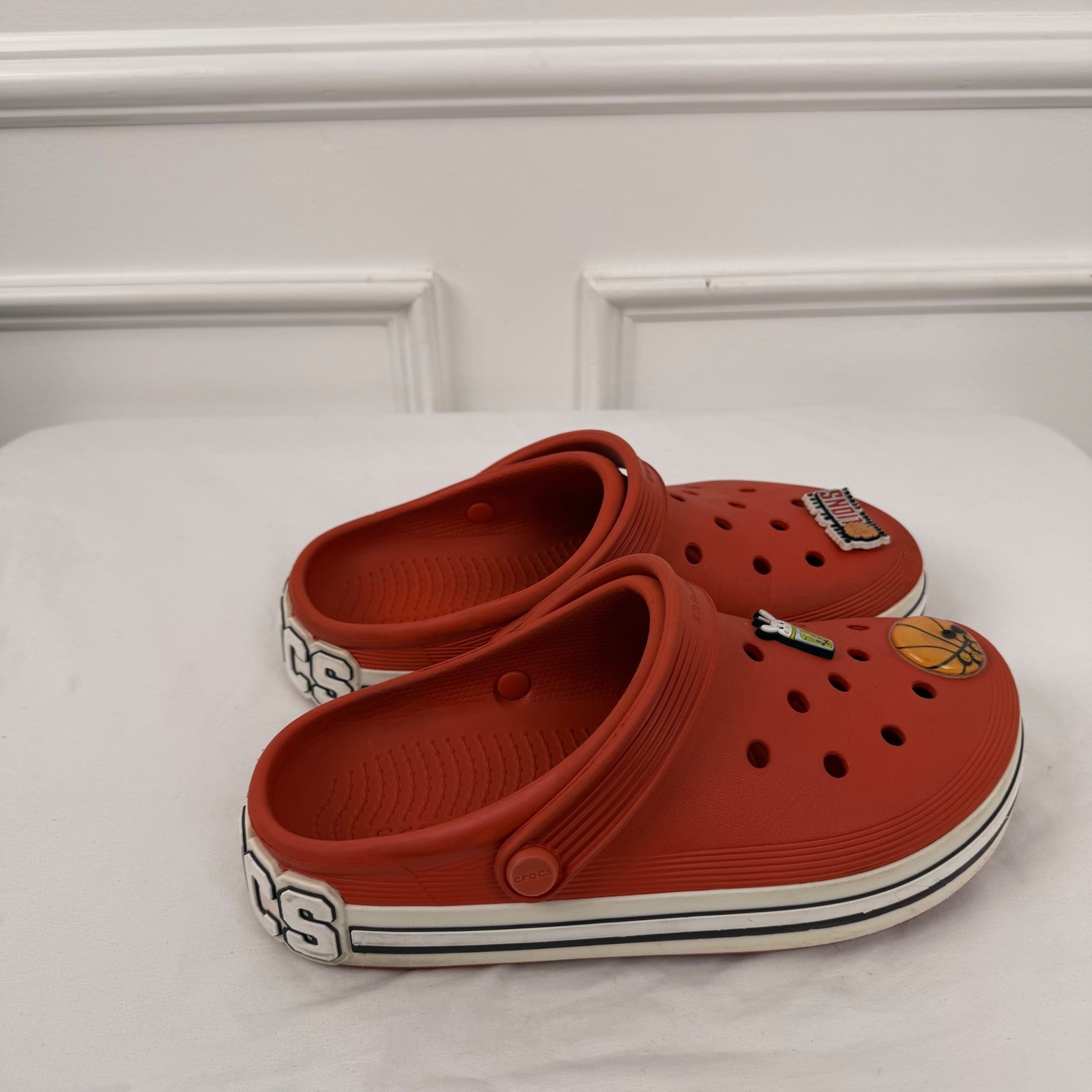 Crocs Bayaband Clogs Red Mens 5 Womens 7 Jibbitz Charms 205089-606