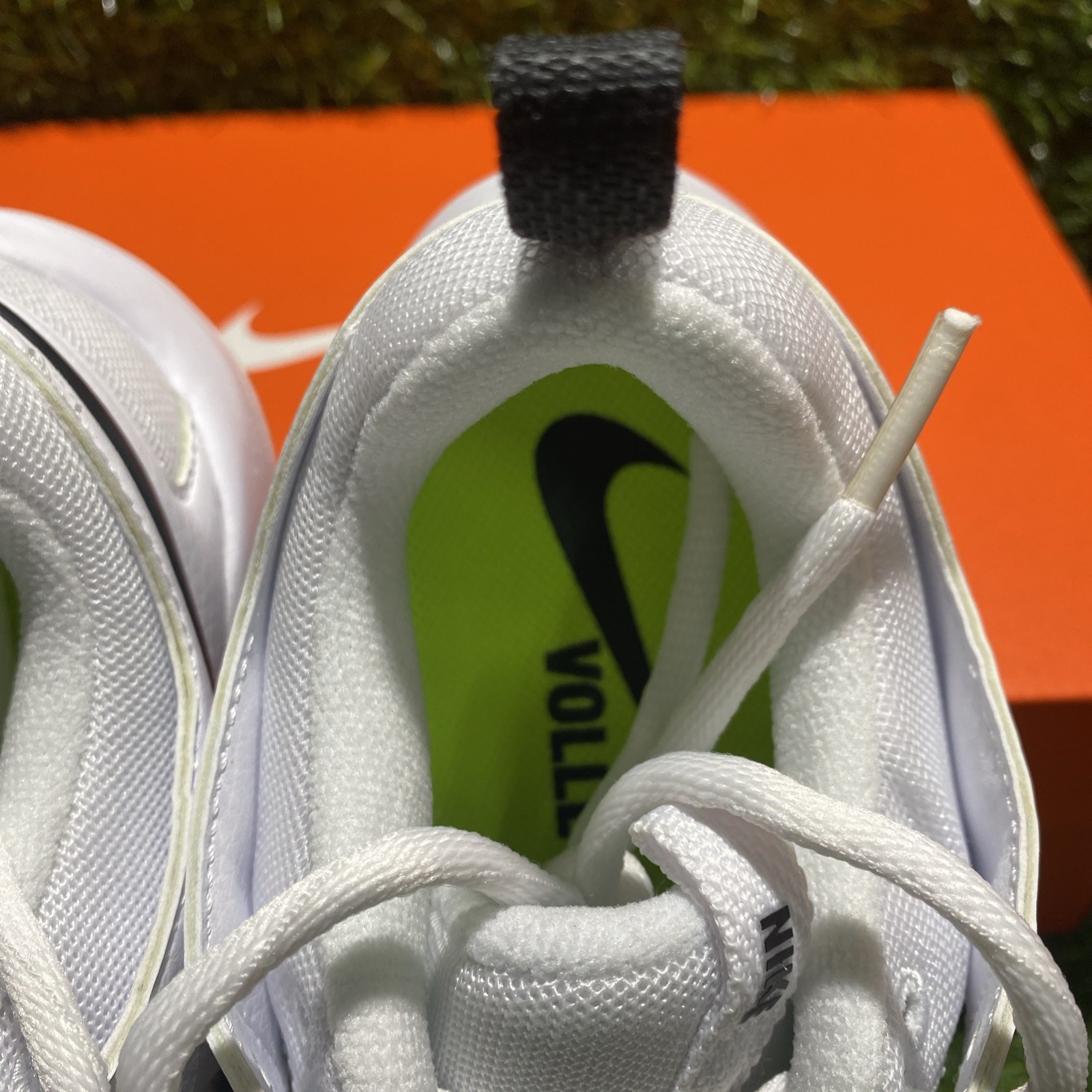 Nike Air Zoom Hyperace 2 White/Black Low Top Lace-Up Volleyball Sneaker AA0286
