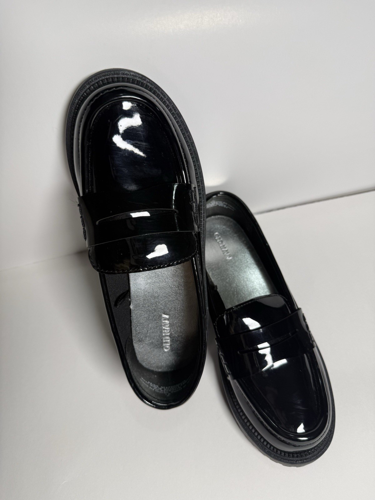 Old Navy kids Black Patent Leather Loafer Flats Slip On Comfort US Size 2