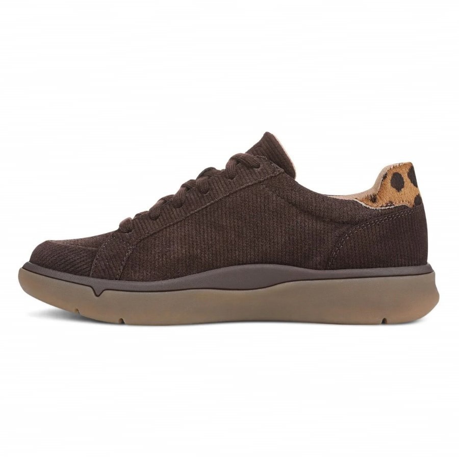 VIONIC Women City Walk AXS Sneaker, Chocolate Ganache Ribbed Suede (NEW)
