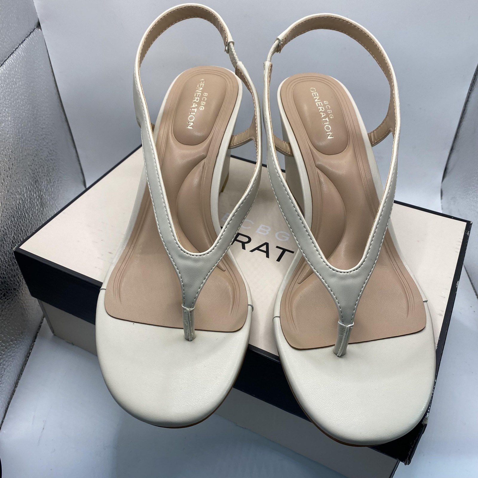 BCBGeneration Serenity Shoes Womens Size 10 Cream Thong Wedge Sandals Comfort