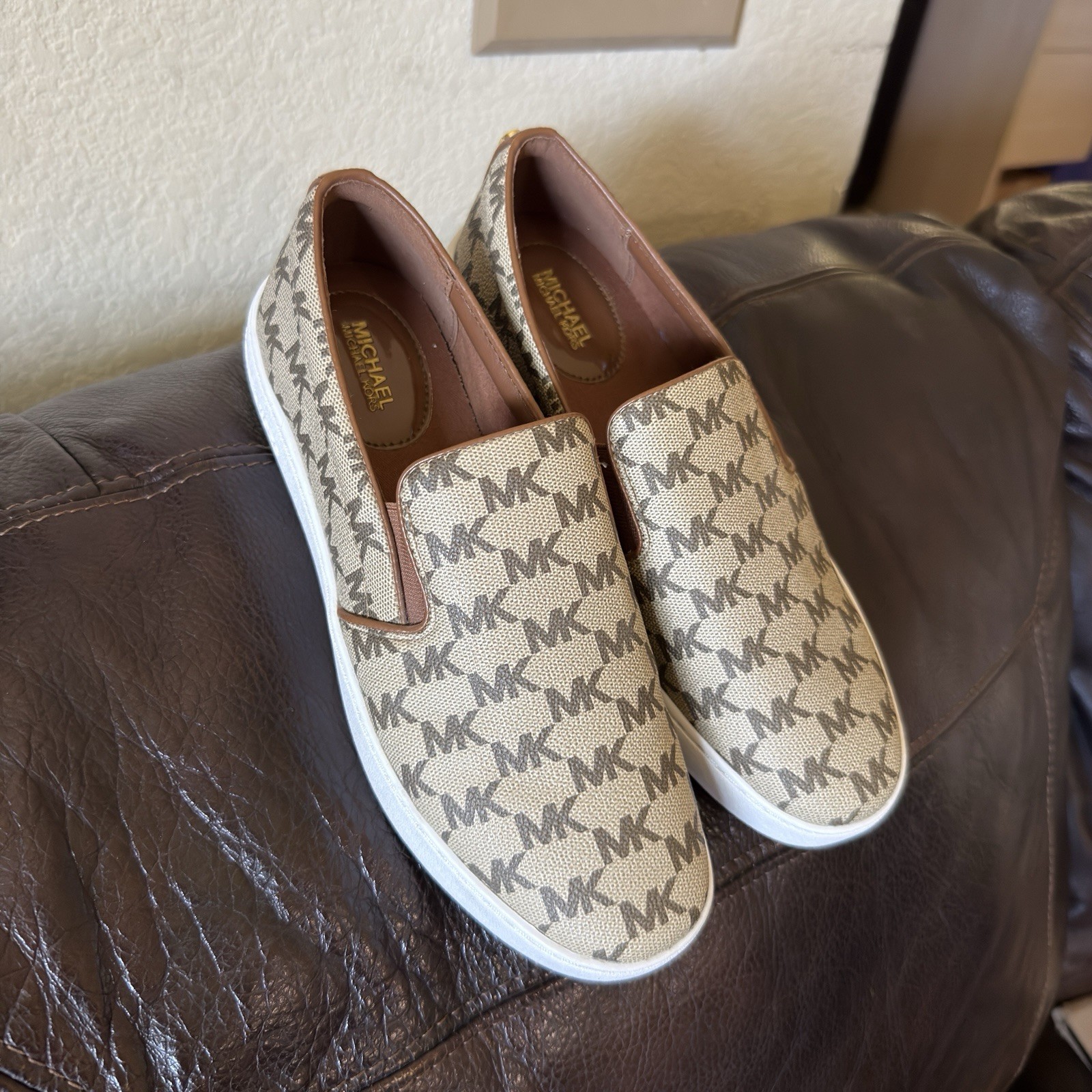 Michel Kors Keaton Women’s Fashion Sneakers Beige (LS22K)Size 7 .5