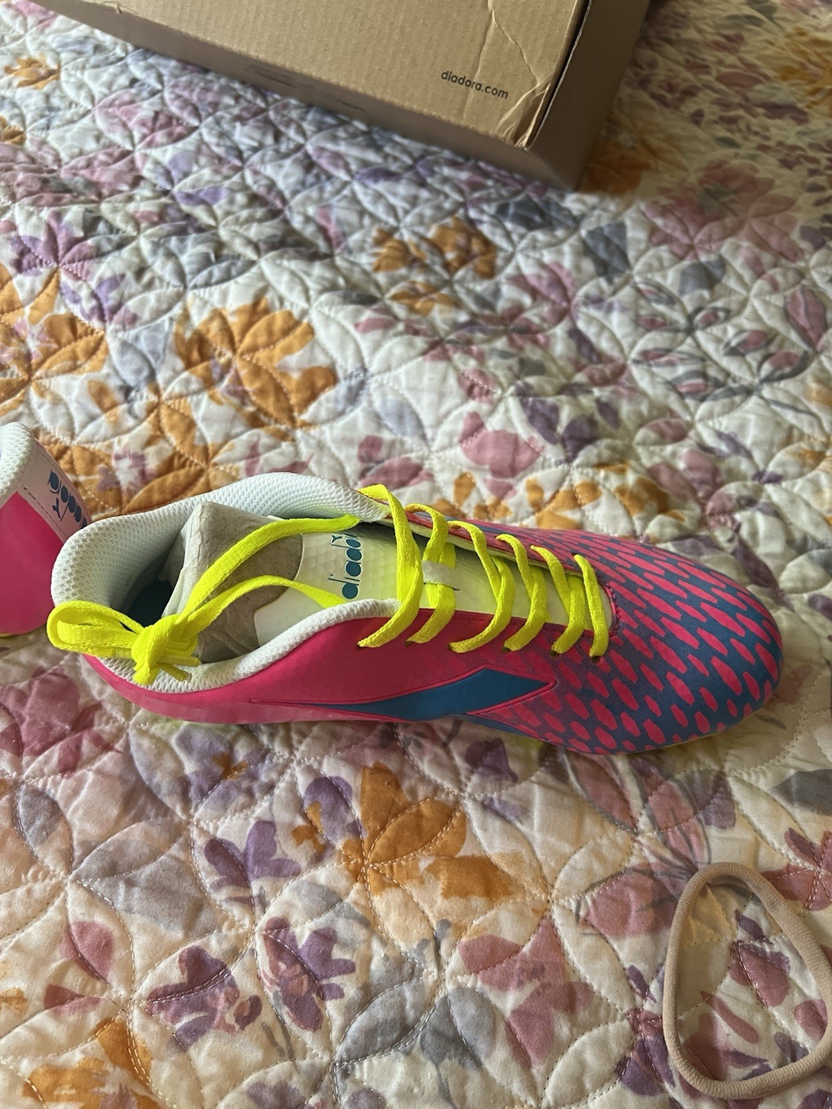 Diadora Soccer Cleats Size 5.5 Men Size 7 Women