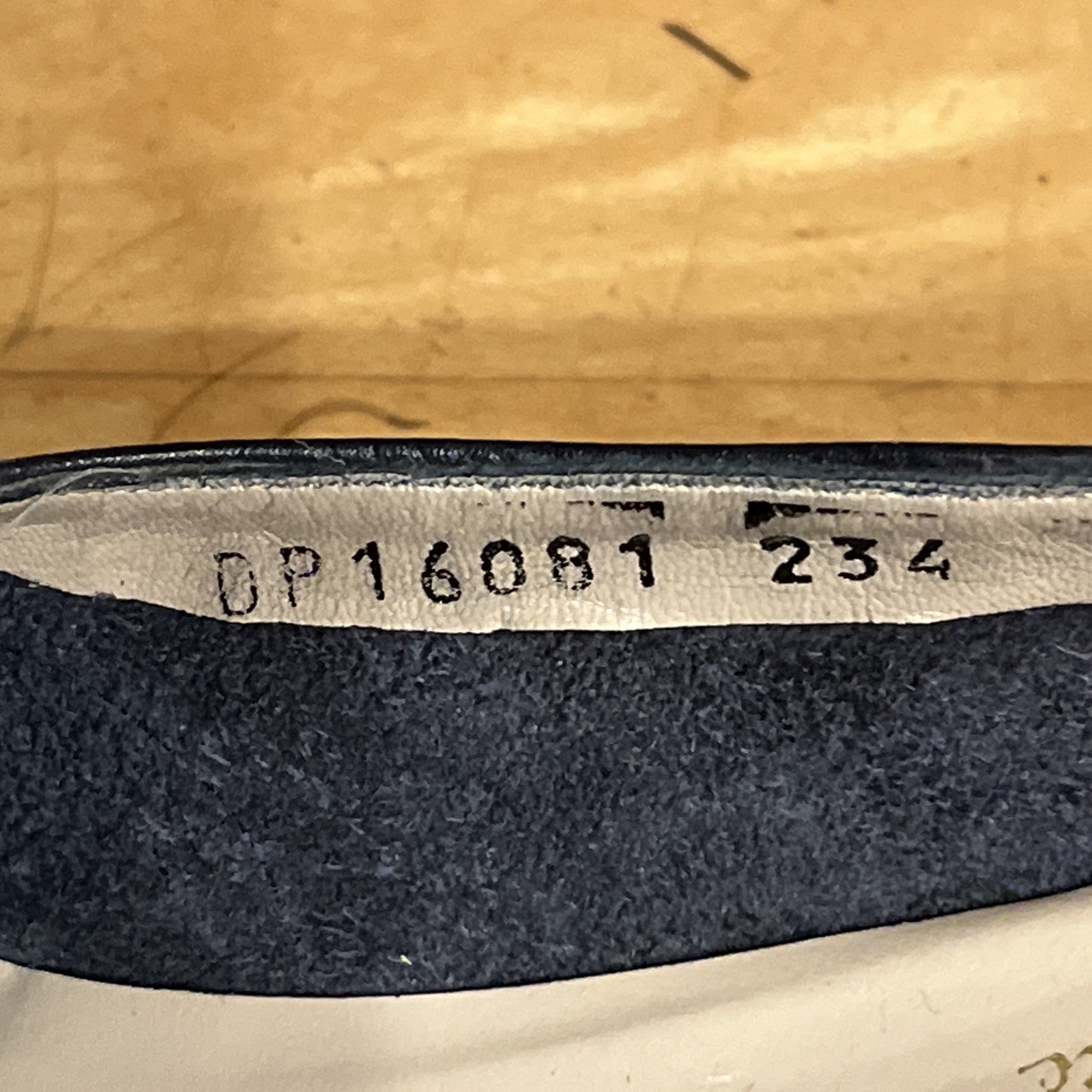FERRAGAMO Boutique 8.5AAA VTG Navy Blue Lace-Up Flats Loafers Italy Crepe Sole