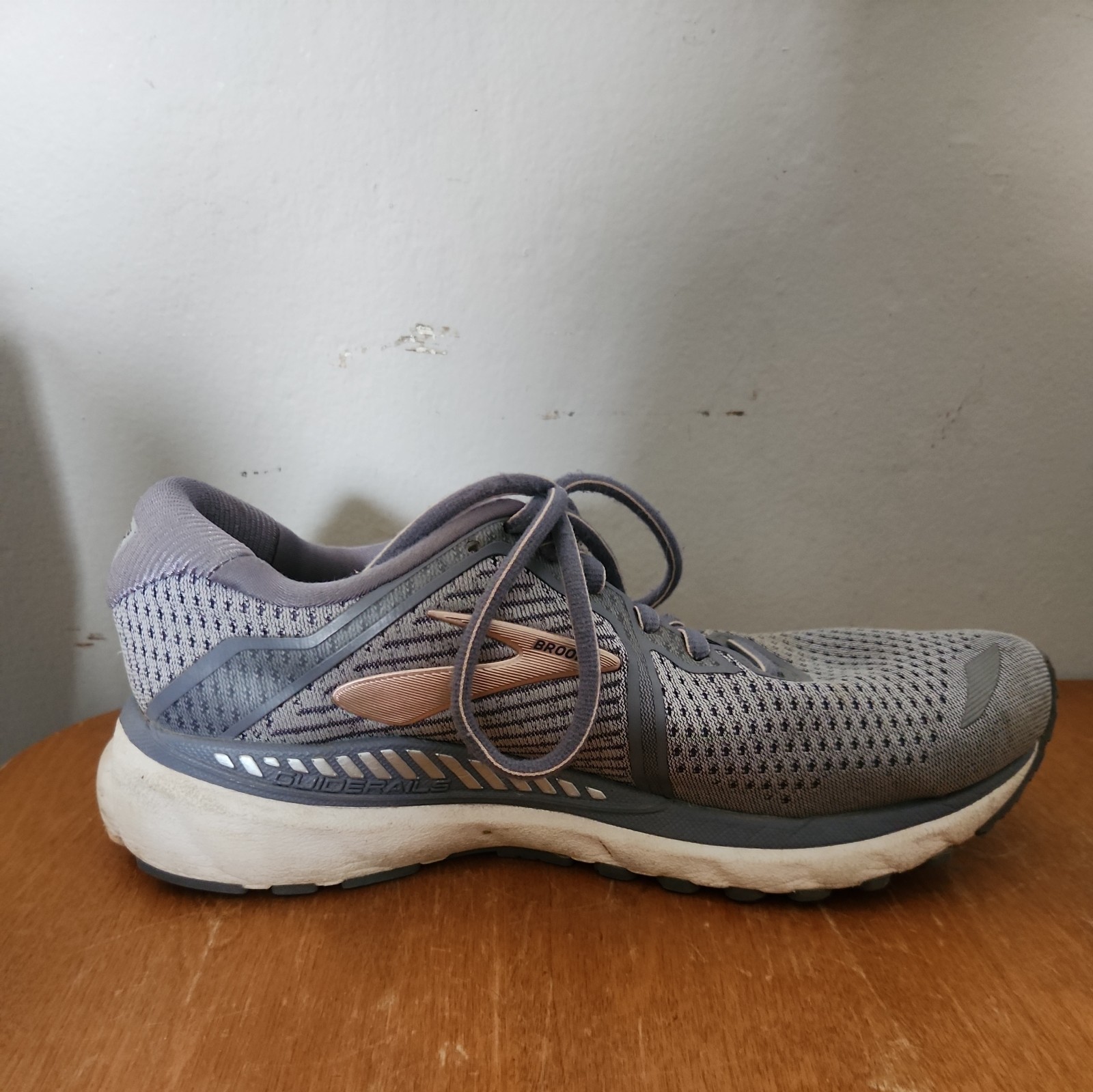 Brooks Women’s Tennis Shoes Size 8