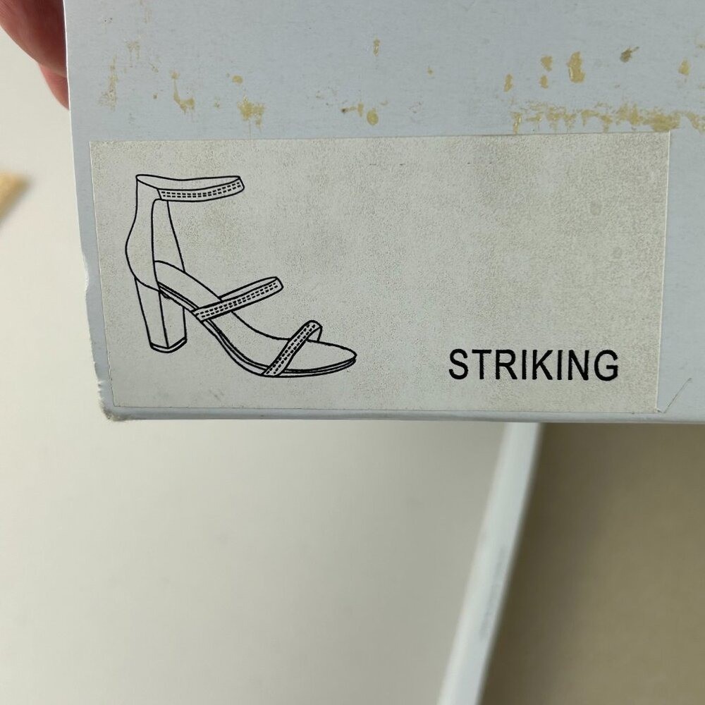 Women’s David’s Bridal Striking Metallic Silver Three Band Rhinestone Heel Sz 7