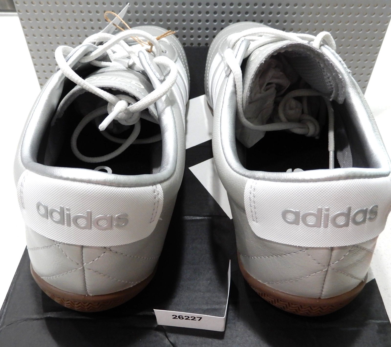 New & Authentic! Women GRAND COURT LO -Size 9 Women- Silver Metallic /White