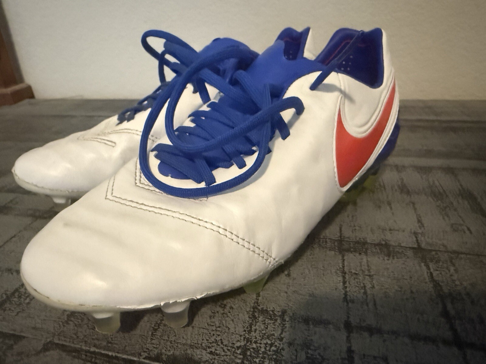 Size 8 Nike Tiempo Legend VI FG ACC Women Soccer Shoes, White/Blue 844248-164