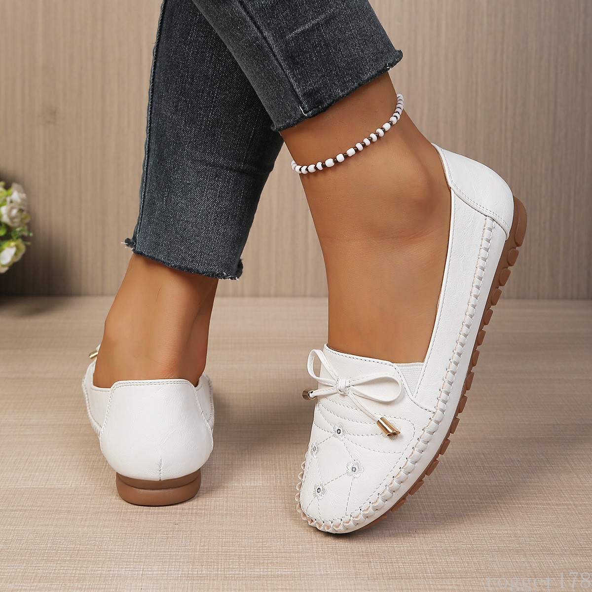 Womens Bow Accent Loafers Slip-On Casual Flat Driving Shoes for Daily Wear