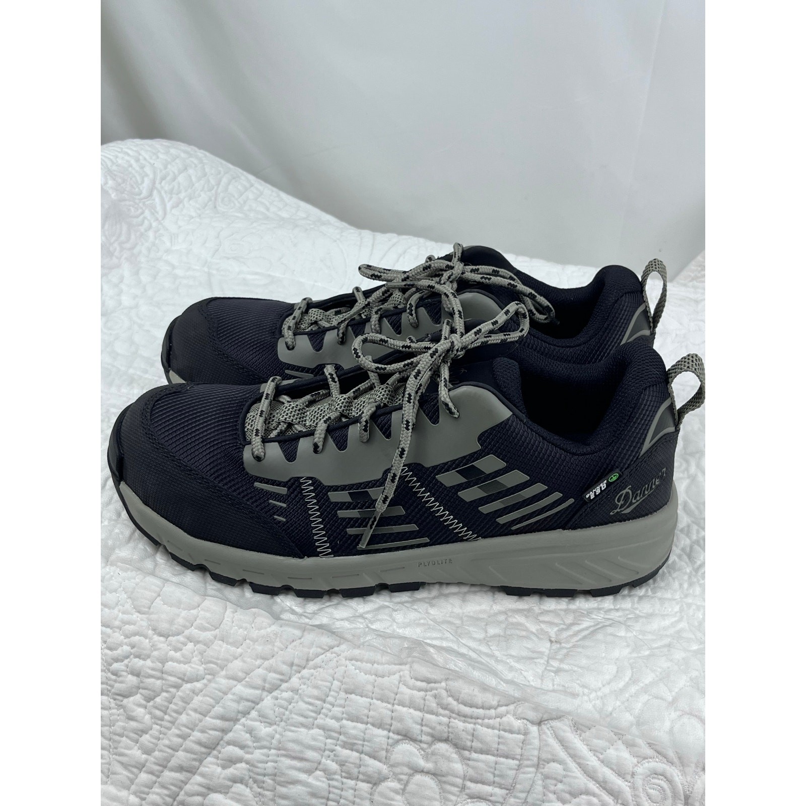 NWOB Danner Women’s 8.5 Black Run Time Non-Metalic Toe Lace Up Mesh Shoe NEW