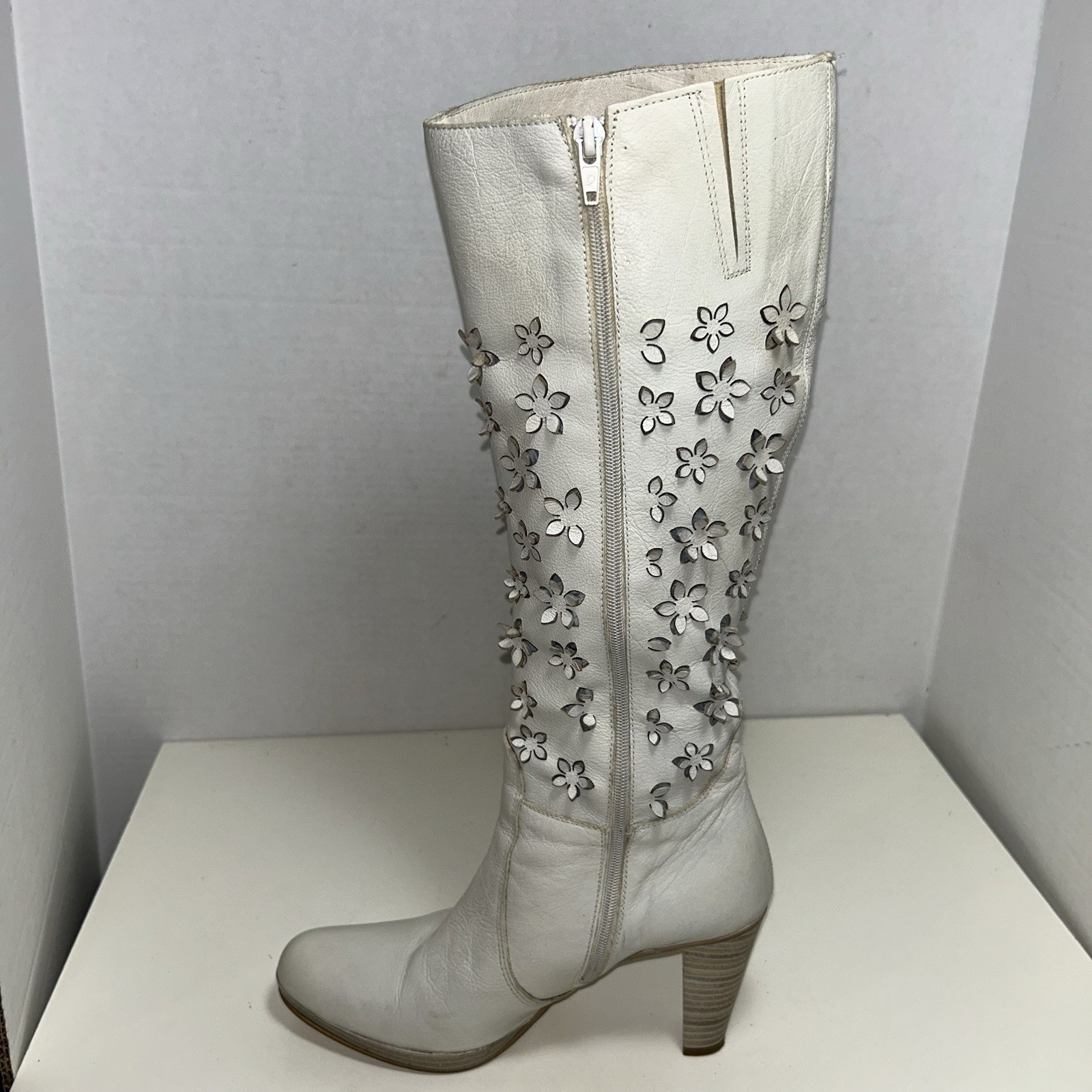 Madeleine Ivory Leather Eyelet Floral Stacked Platform Heel Zipper Boot 37 6.5