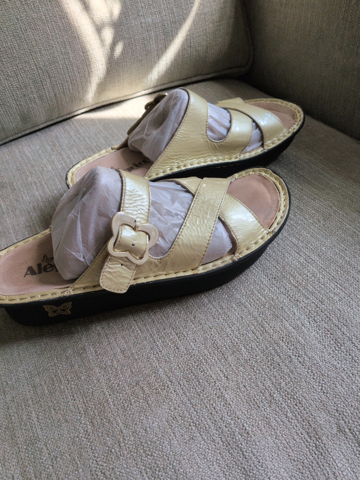ALEGRIA Barcelona 8.5/39 Strappy Comfort Sandal Yellow Patent Leather Butterfly