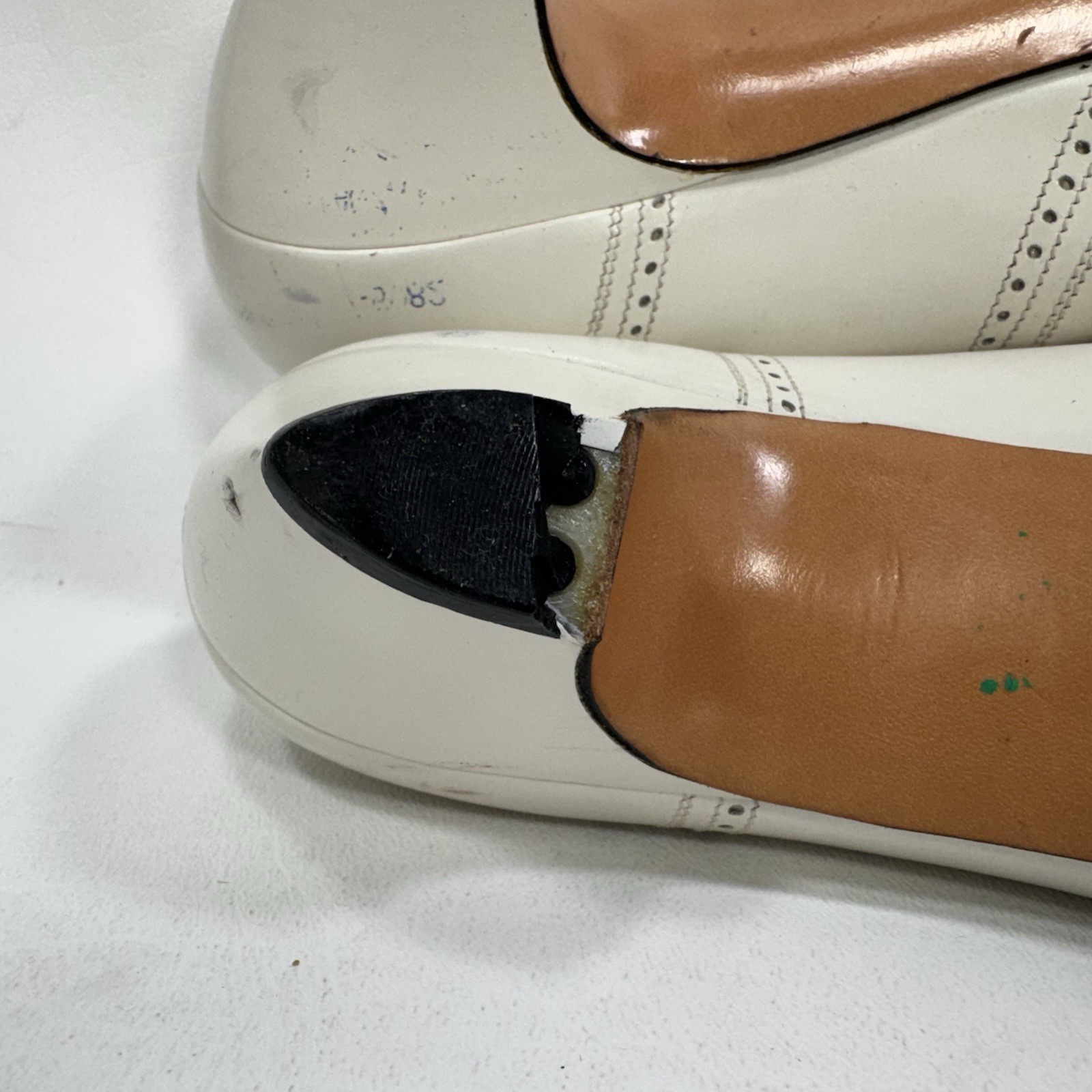 Vintage Salvatore Ferragamo Cream White Women’s Size 9 AAAA Pumps – See Details