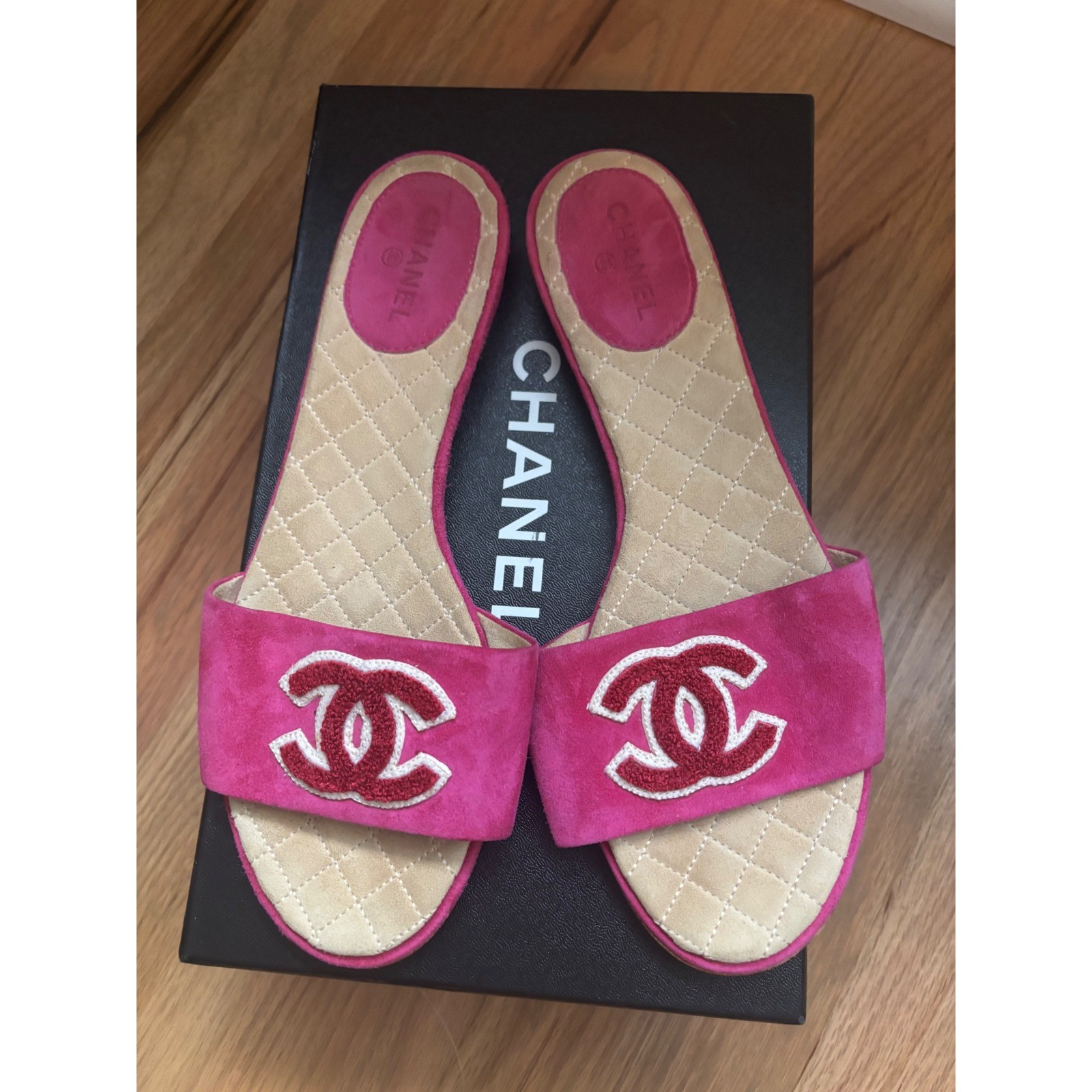Chanel CC Logo Quilted Suede Slide Sandals Pink Fuchsia Beige Flats 38