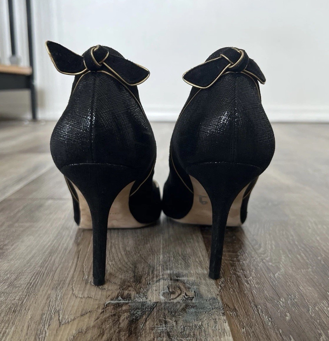 Oscar De La Renta Suede Pointed Toe Gold Trim Designer Evening Pumps size 38