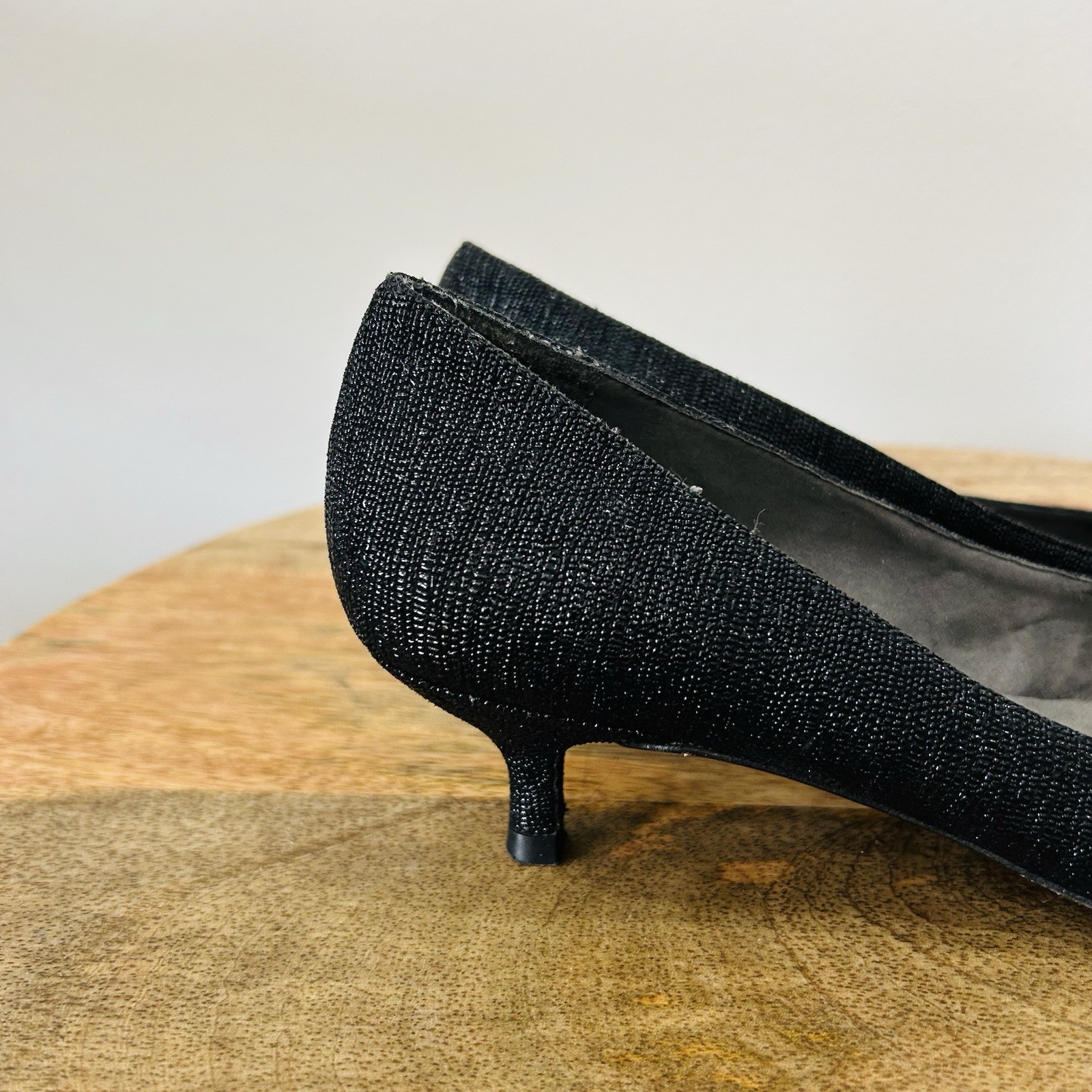Vintage 1990s Black Stuart Weitzman Textured Poco Kitten Heels Size 8.5