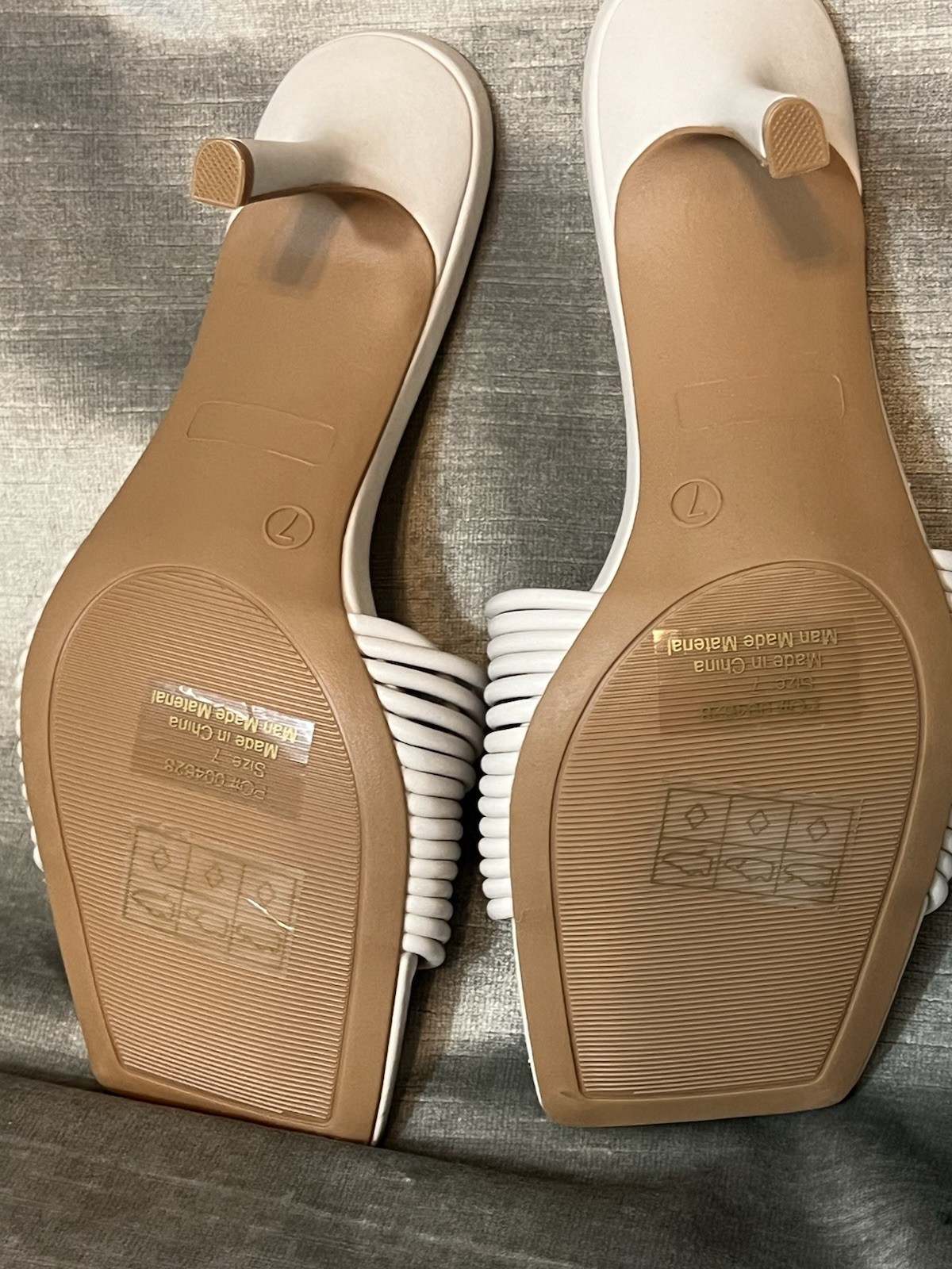 #5935. NEW! Tru Comfort Foam Calliope Heeled Off White Sandals. Size 7