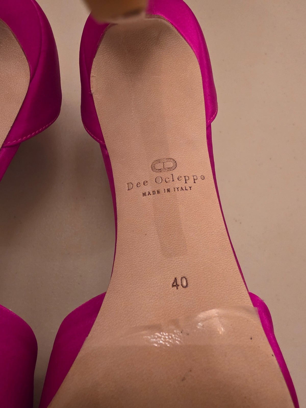 New in Box Dee Ocleppo Made in Italy Size 40 Satin Fuschia Bow Heels