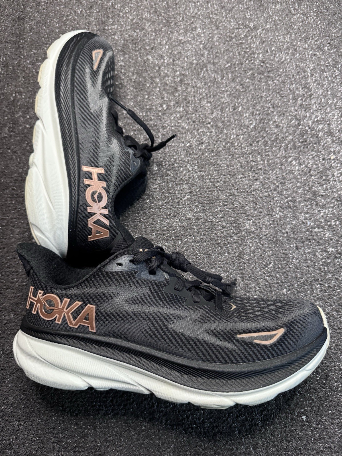 Hoka one Clifton 9 Women’s Size 7 D wide 1132211 ‘black/rose Gold’ Running Shoes