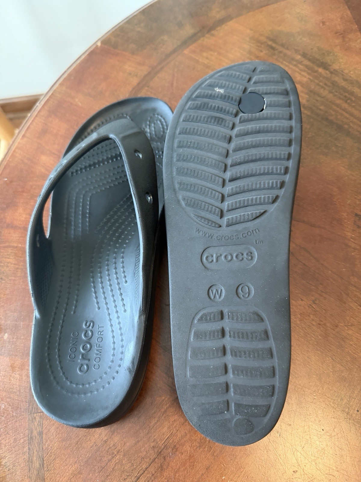 Crocs Women’s Baya Black Flip Flops Chunky Platform Sandals Women’s Size 9