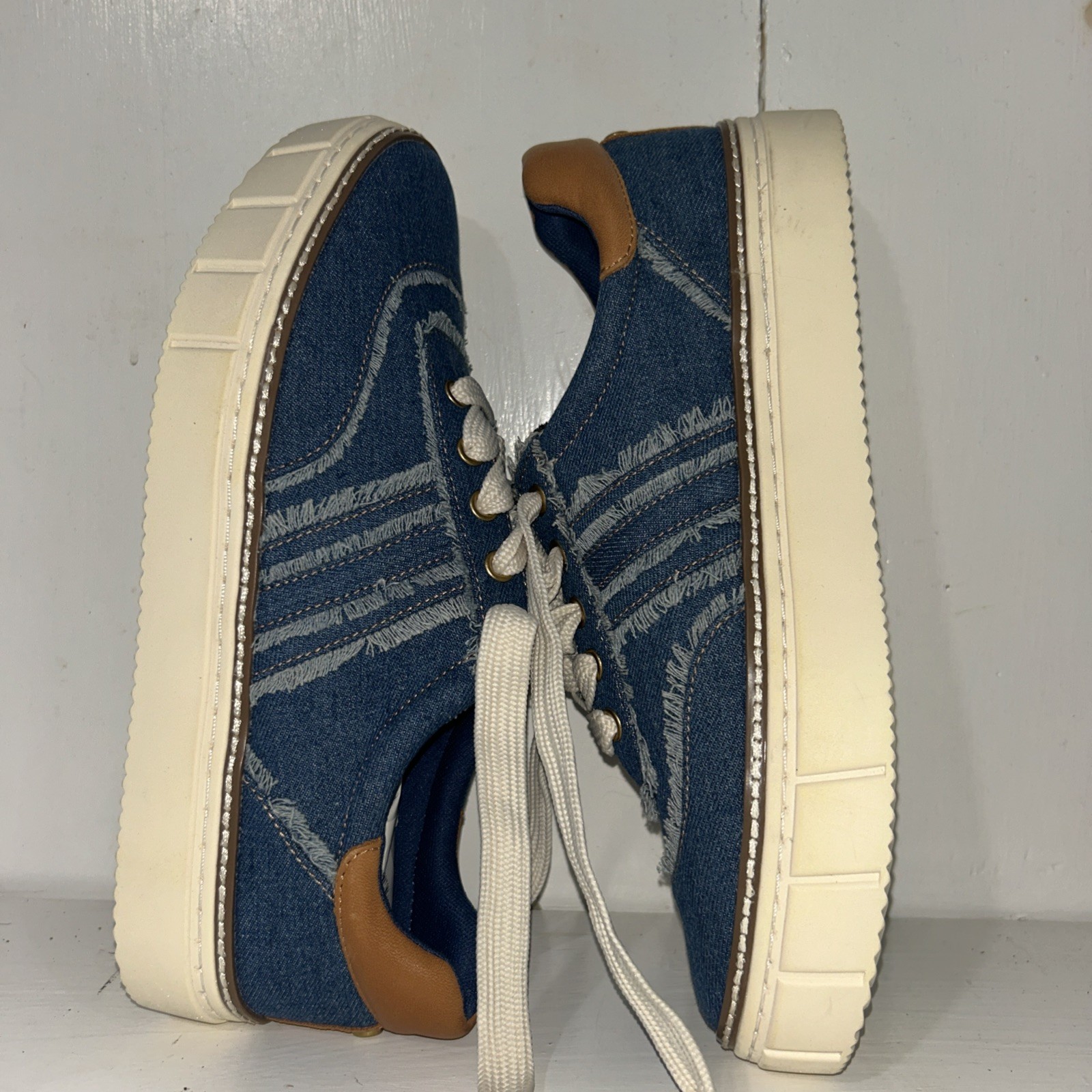 Vince Camuto Reilly Platform Blue Denim Sneakers Size 9.5