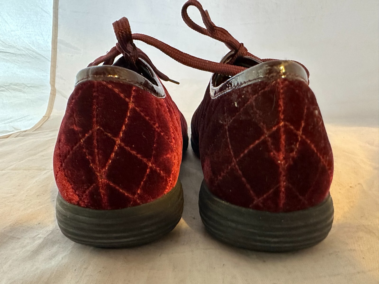 AQUATALIA GLENDA Burgundy Velvet Quilted Lace Sneaker, Women Size 5.5 NEW