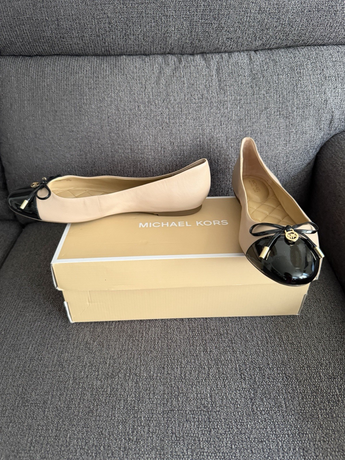 Michael Kors Melody Women’s Toe Cap Flats Size 9 In Light Blush and Black NIB