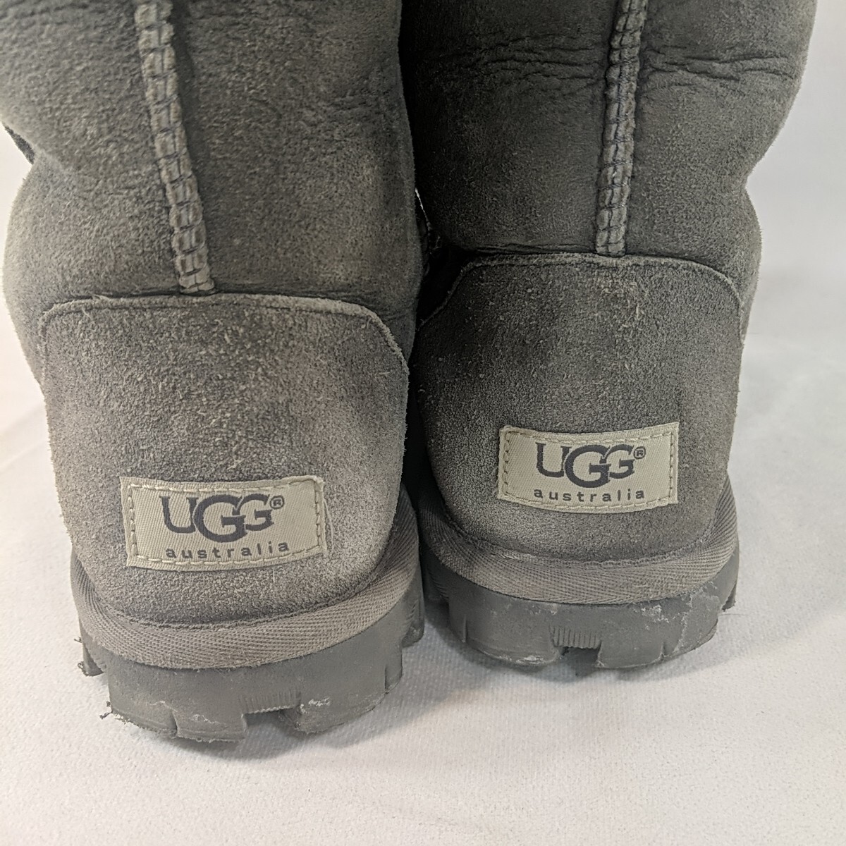 UGG Gray Suede Boots Mid Calf 5835 US 9 Sheepskin Classic Essential Short Winter