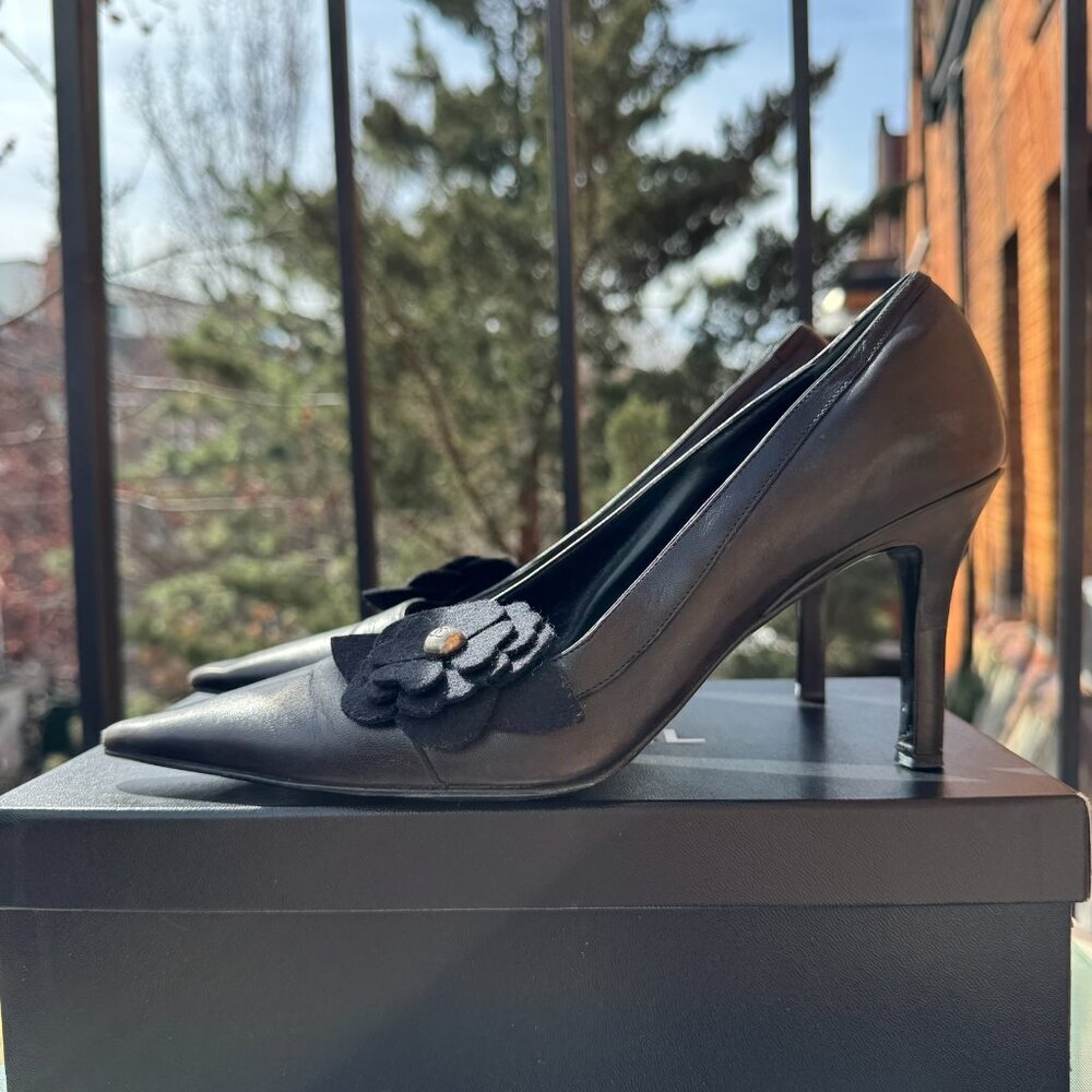Vintage Chanel Classic Pump Black Camellia Flower Pointed Toe Heels CC US 7/EU38