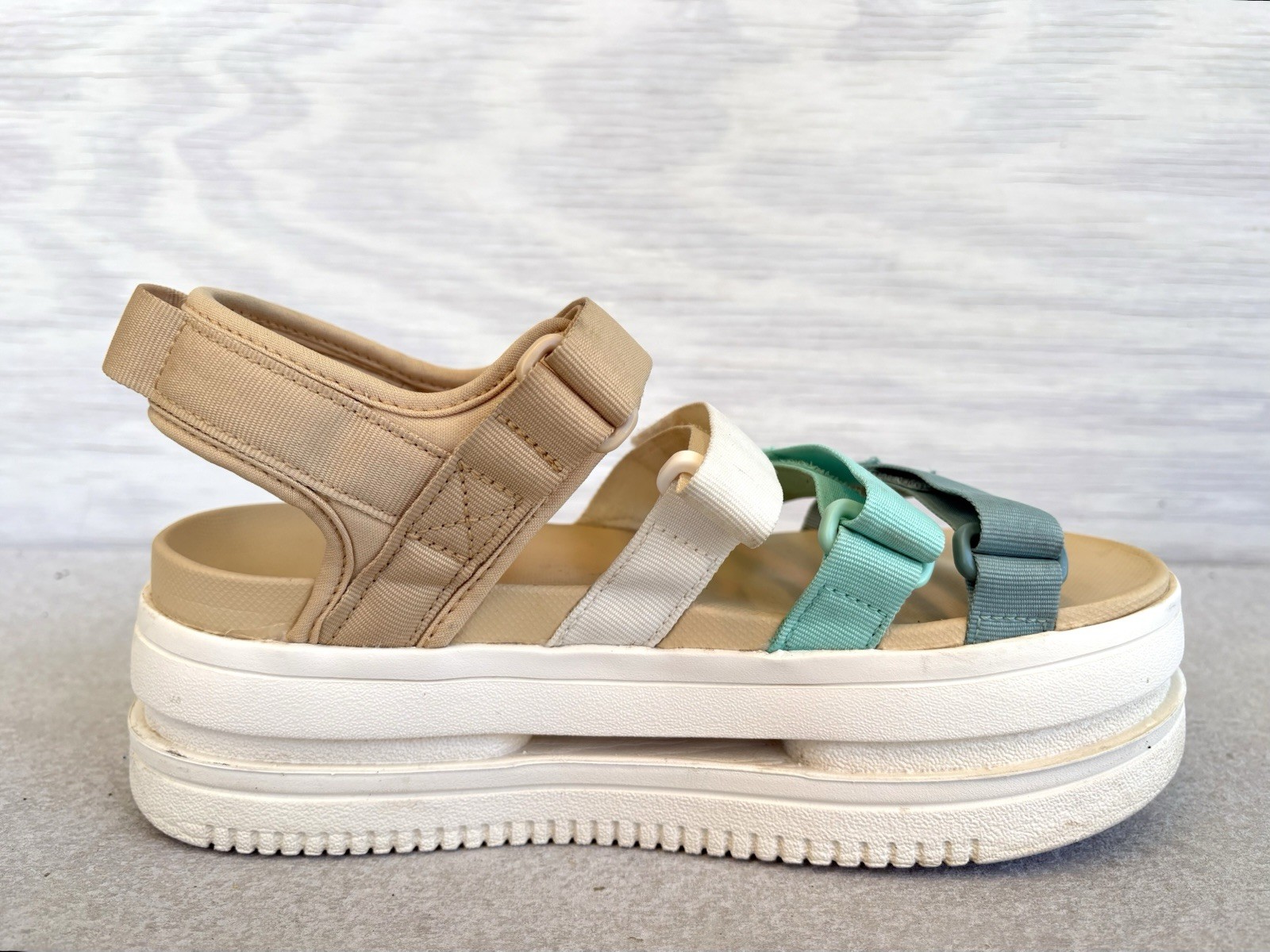Nike Icon Classic Women’s Mineral & Hemp Strappy 2.5 Inch Platform Sandal Size 8