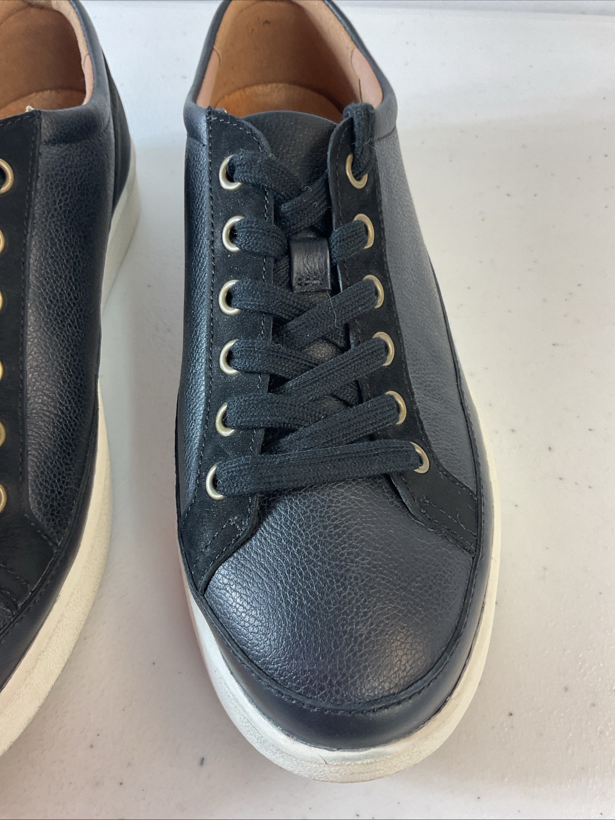 Vionic Winny Women’s Black Leather Suede 9.5 Low Comfort Sneakers Casual Travel