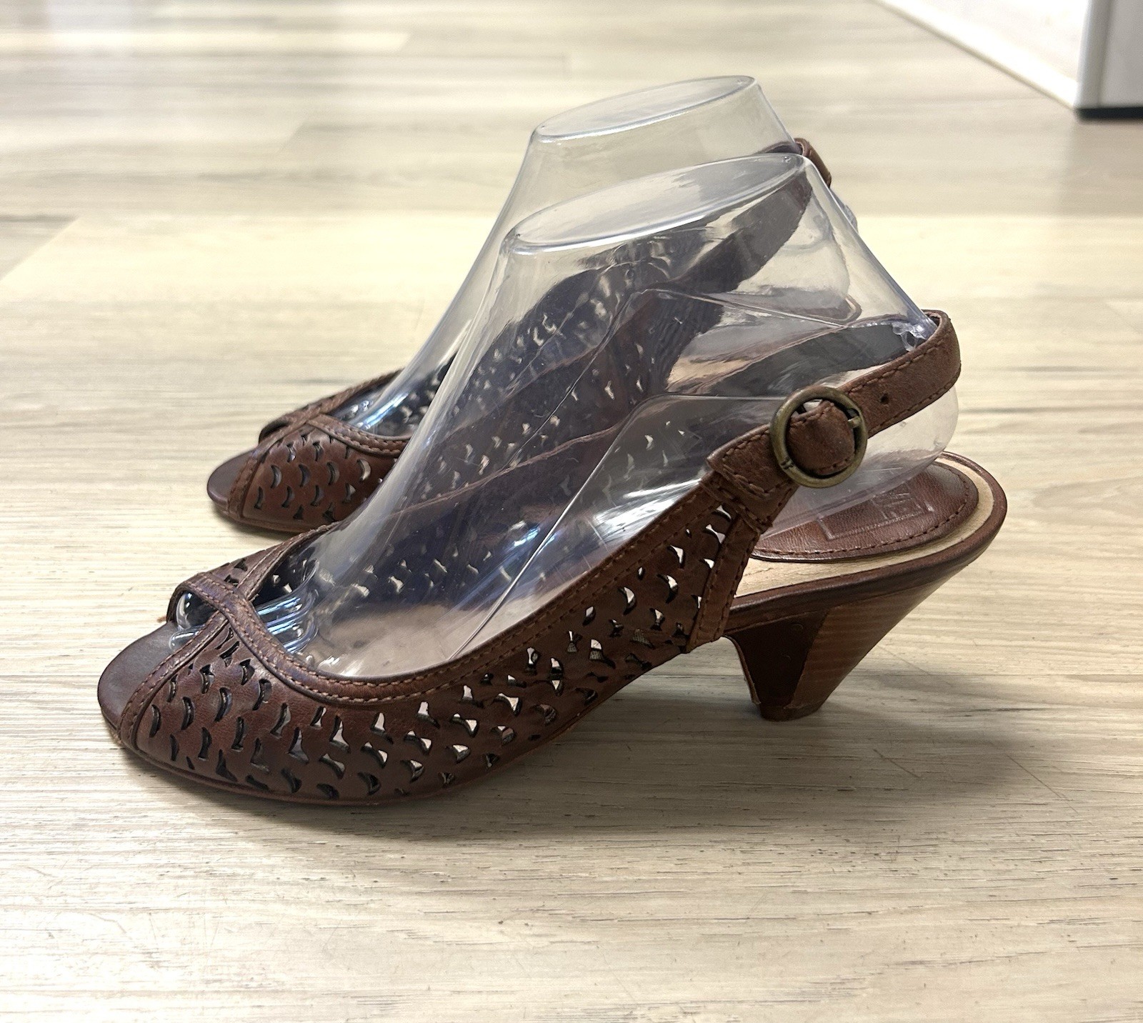 Frye Sandals Maya Brown Leather Cutout Slingback Pumps Studded Women Sz 7.5M