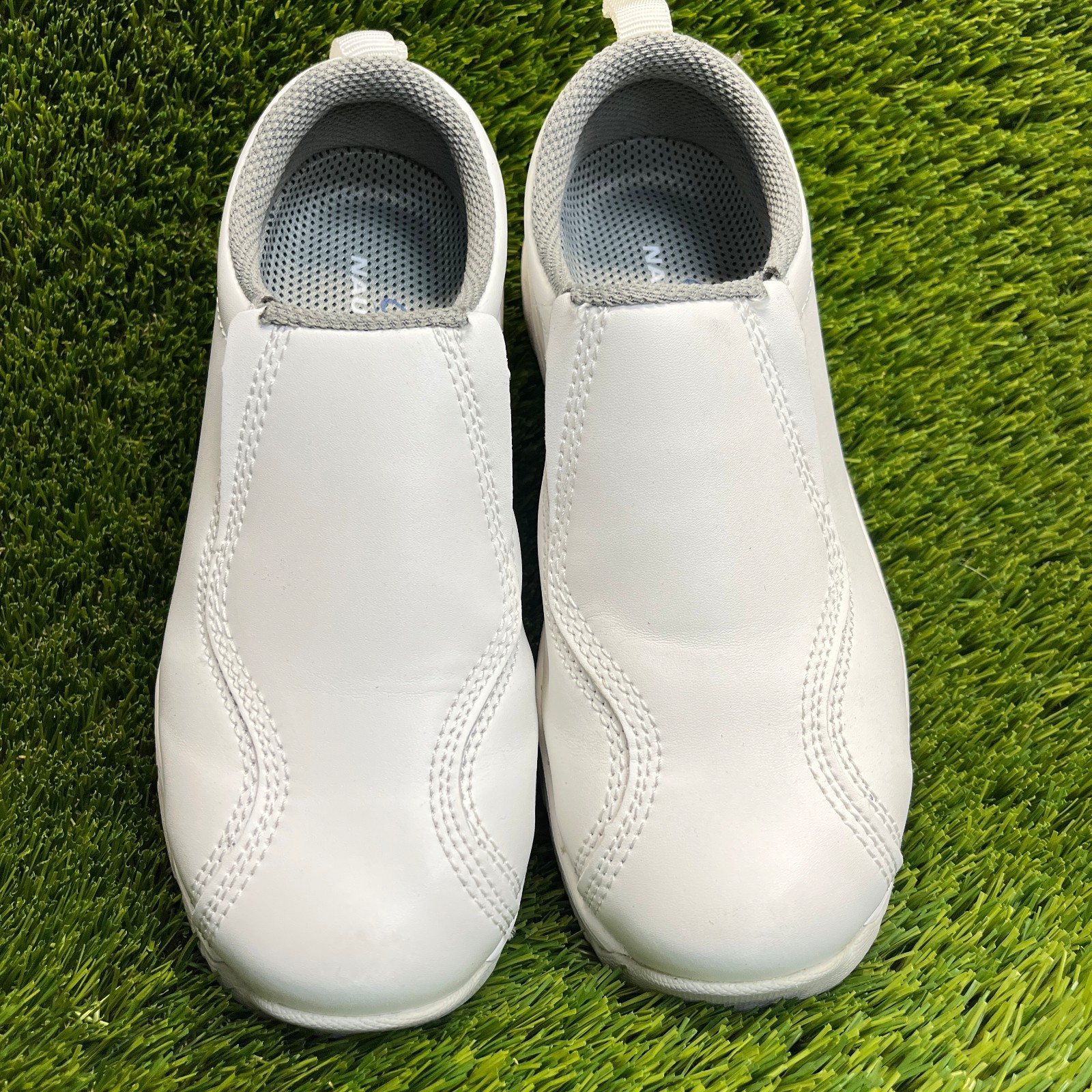 Nautilus Slip-On ESD Women Size 6D White Leather Composite Toe Safety Work Shoes