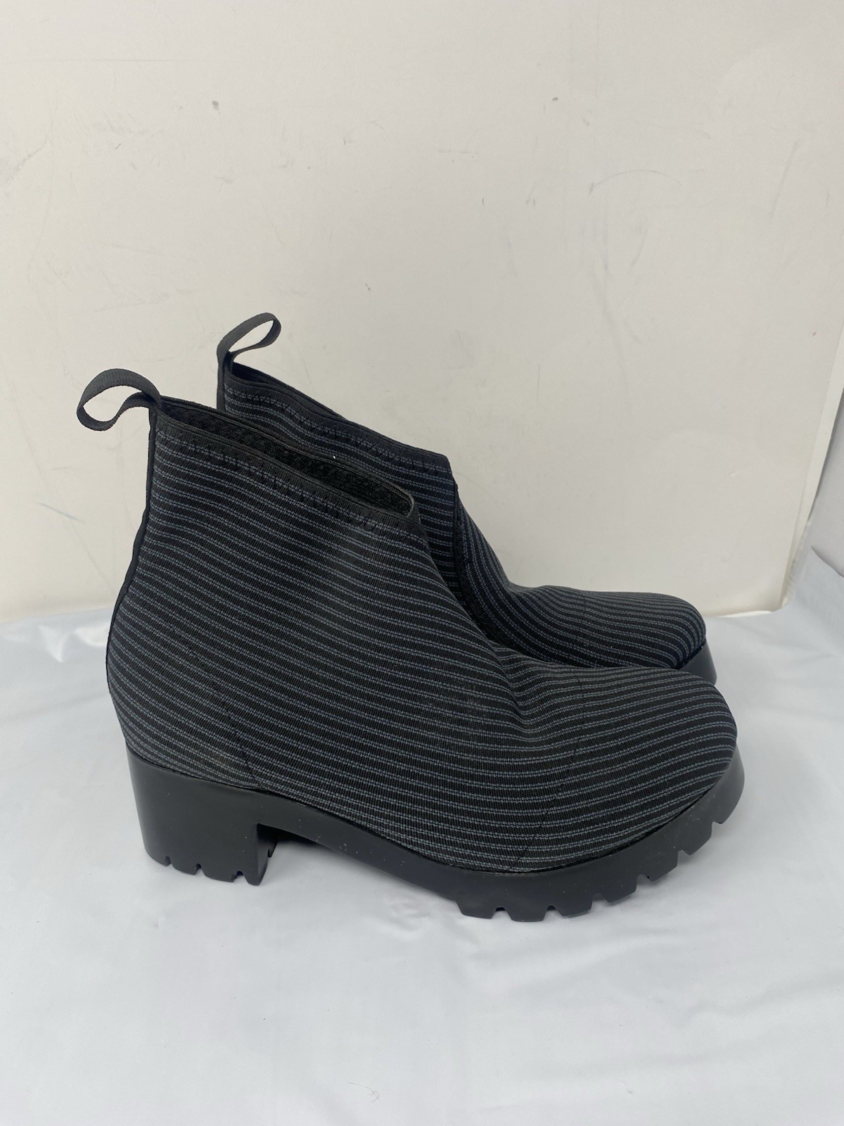 Charleston Shoe Co. Upper Monterey Chunky Block Heel Ankle Booties Black Sz 6.5