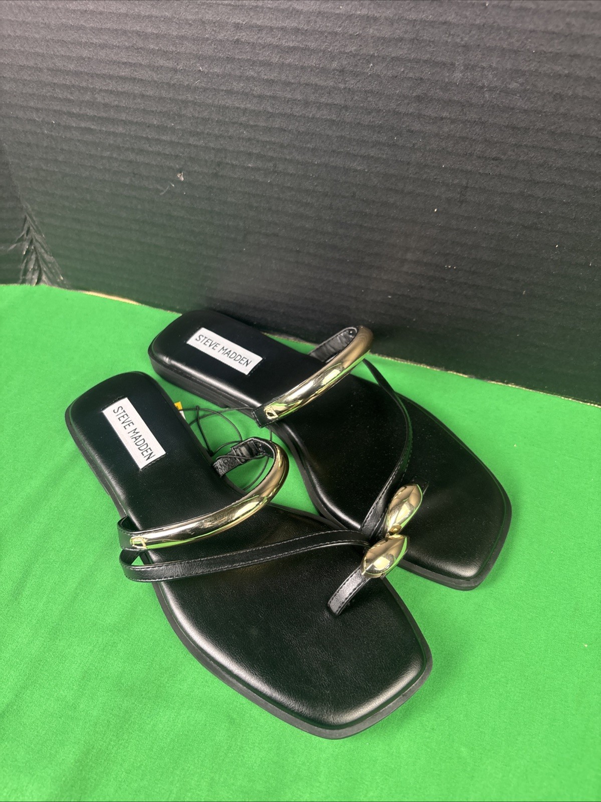 Steve Madden Women’s Toe Ring Sandal Size 8 Black