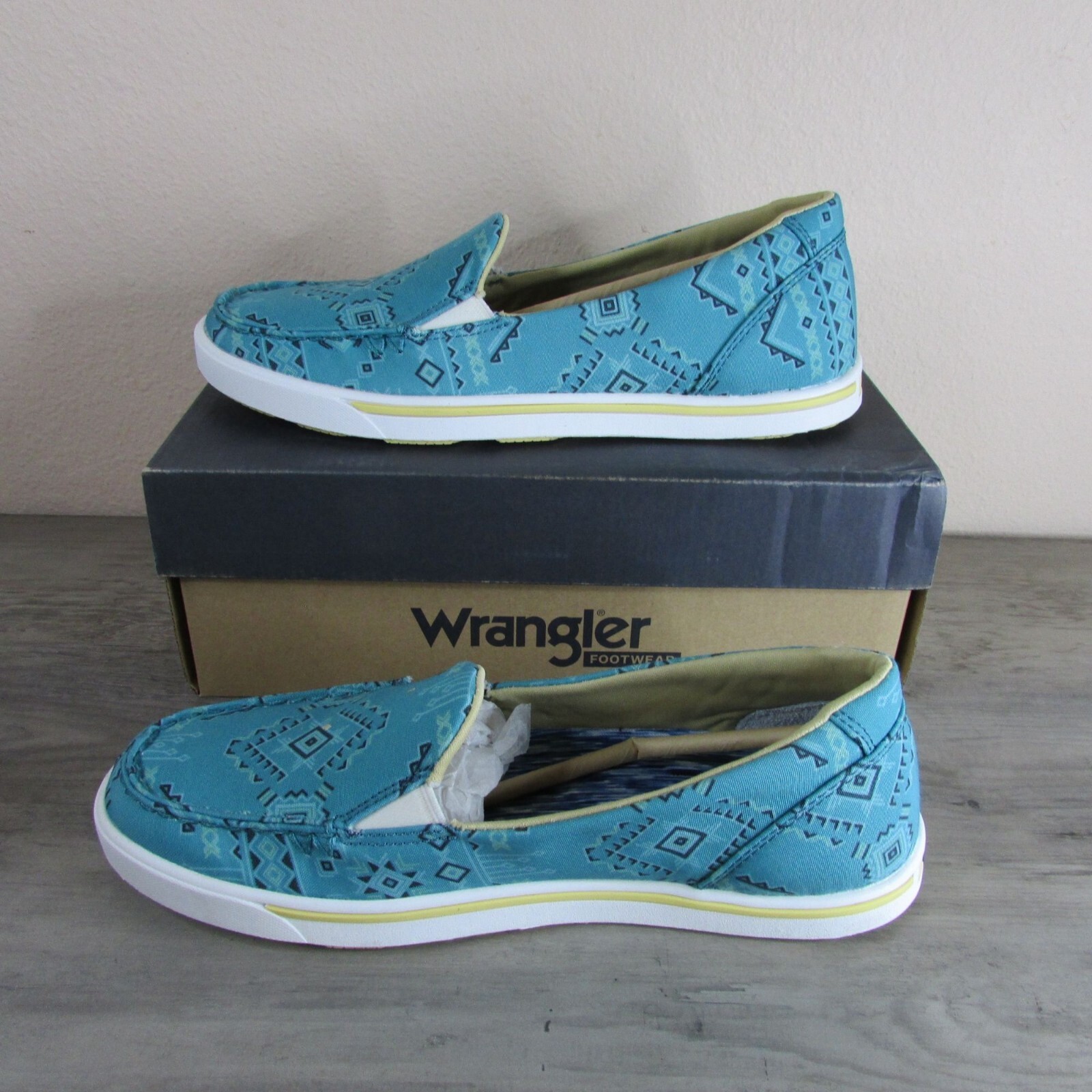 Wrangler Women’s Retro Slip On Loafer Sneaker Shoe Turquoise Blue Bandana