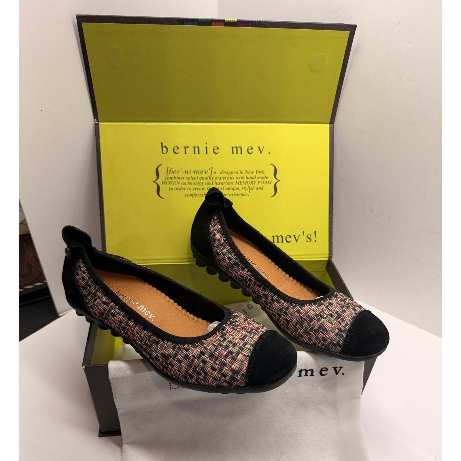 Bernie Mev Bella Me Endure Woven Memory Foam Flats Shoe Size 38 NIB