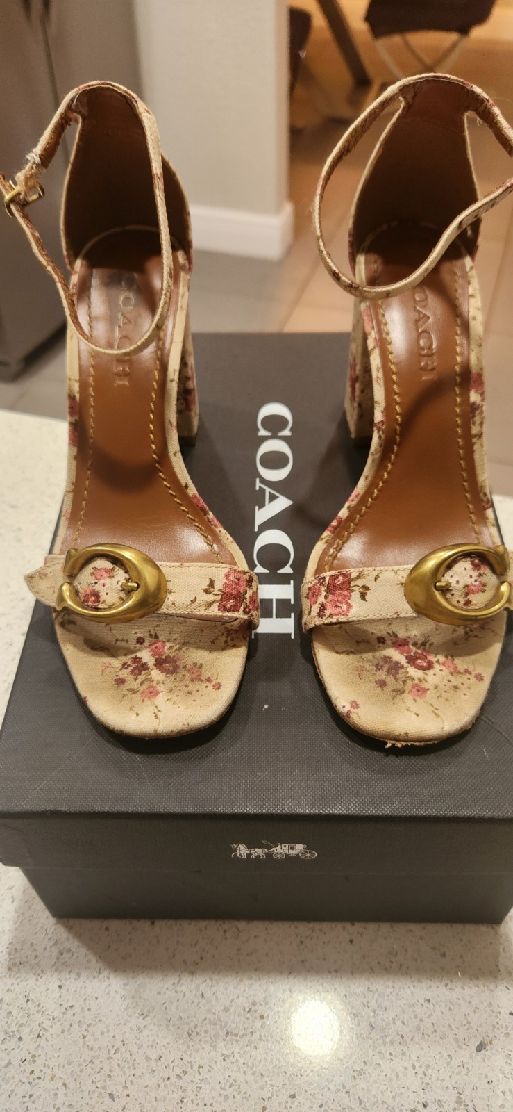 Coach Floral Block Heel Sandals Women’s 7,5 Cream Canvas Gold C Logo Ankle Strap