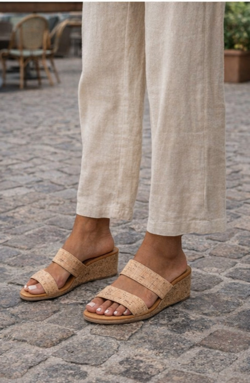 André Assous Gwenn Cork Featherweights Wedges Sandals Women Size EU 40 US 9 $150