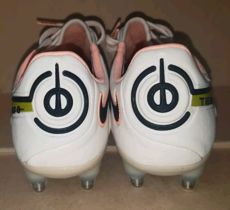 NIKE TIEMPO LEGEND 9 ELITE SG-PRO SOCCER CLEATS WOMEN’S SIZE 7.5 NWB no box top