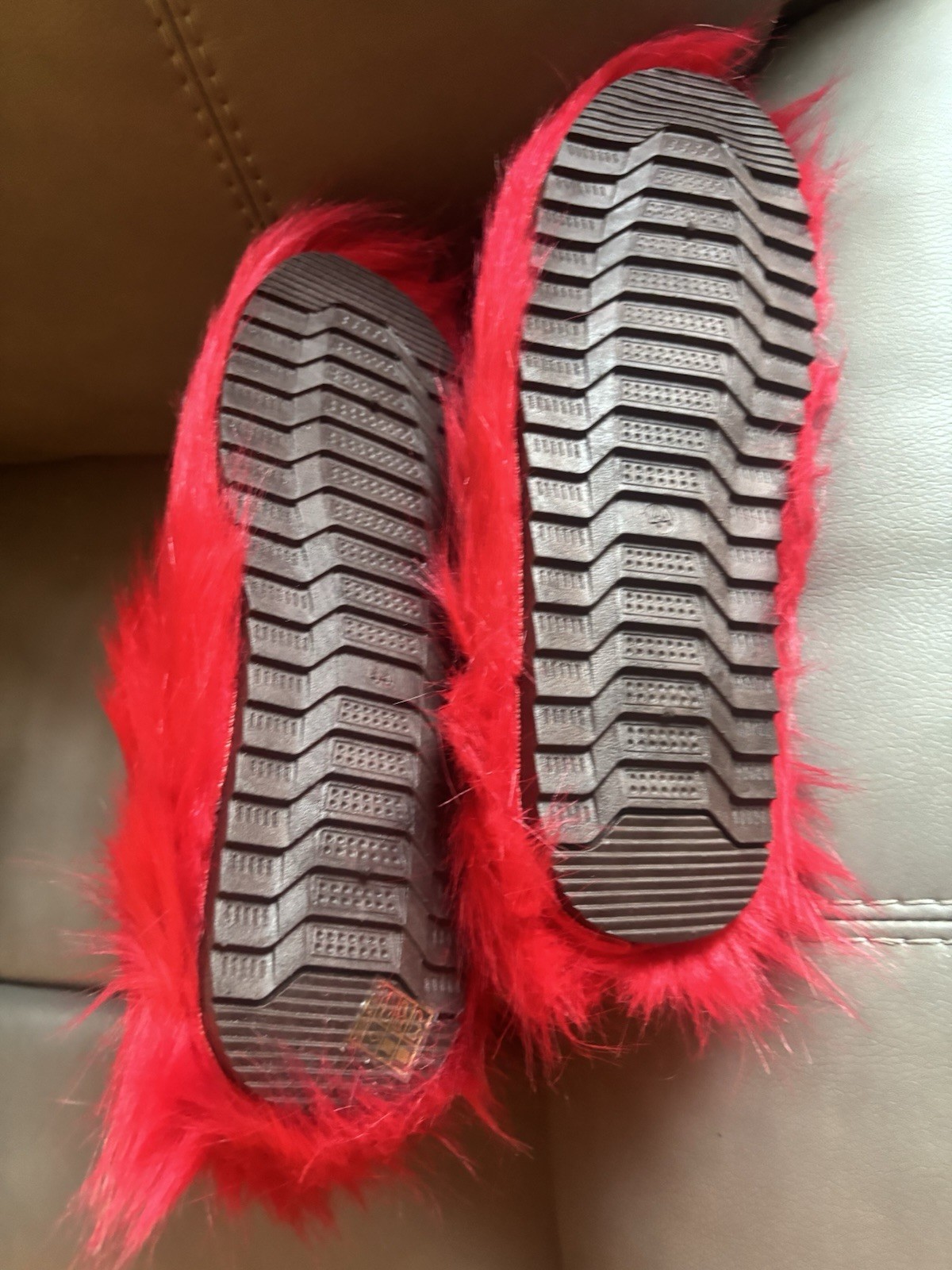 SHEN FUR RED BOOTS SIZE 44 ( BRAND New)