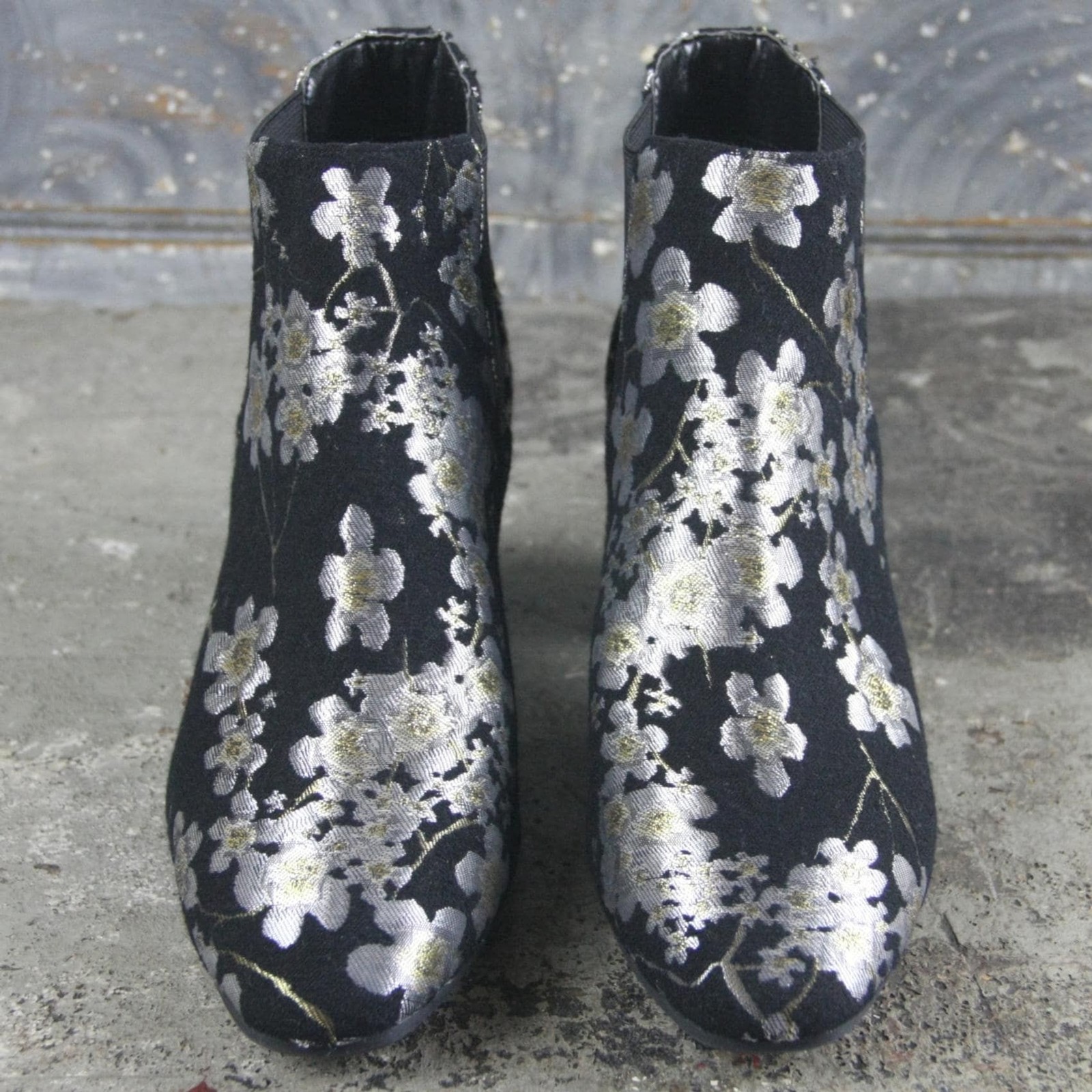 Anne Klein Gorgia Chelsea boots booties, 2.5 inch block heels, size 8M